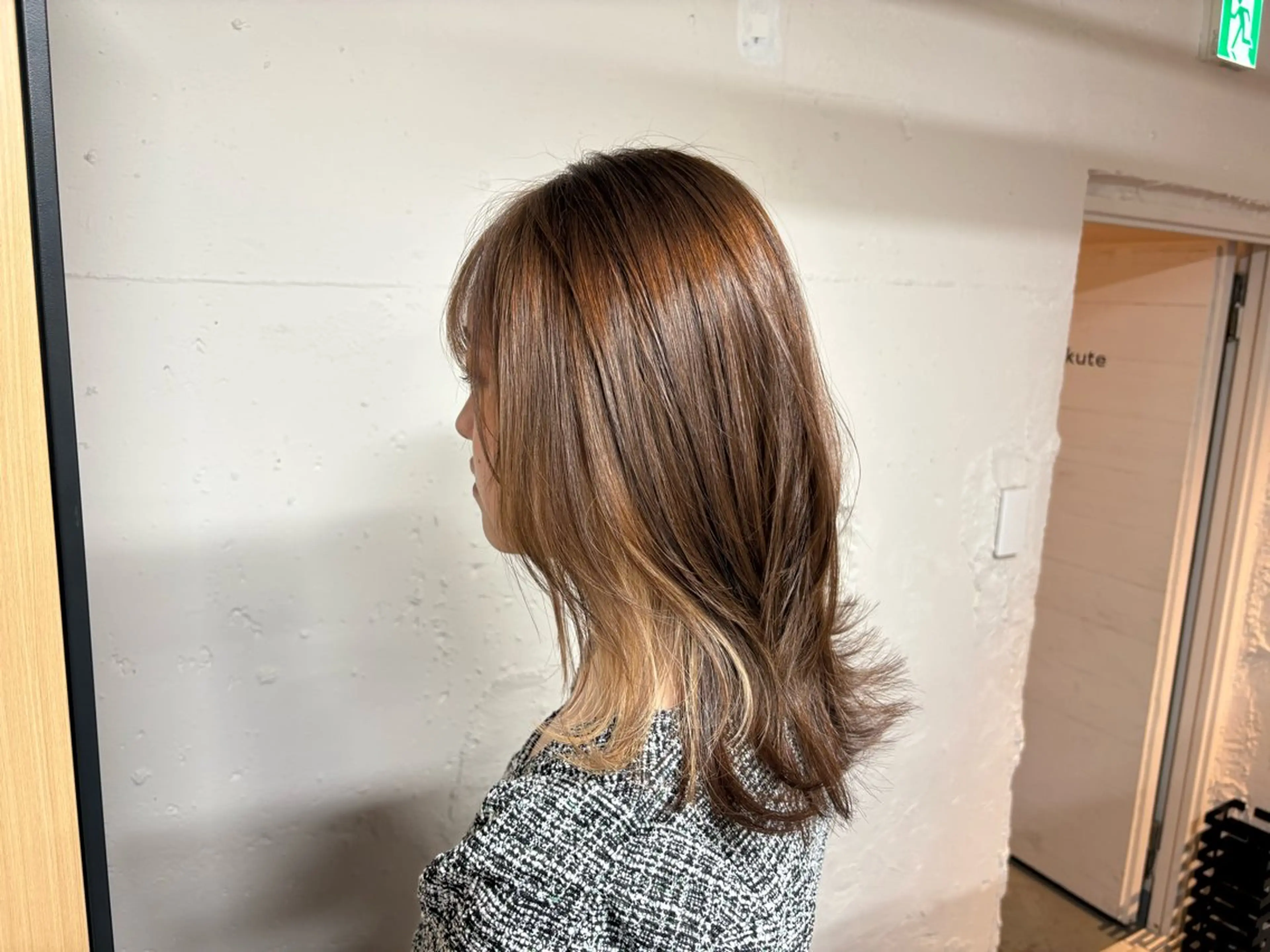 セミロング ヘアカラー tokute 中野真咲🐺のヘアスタイル