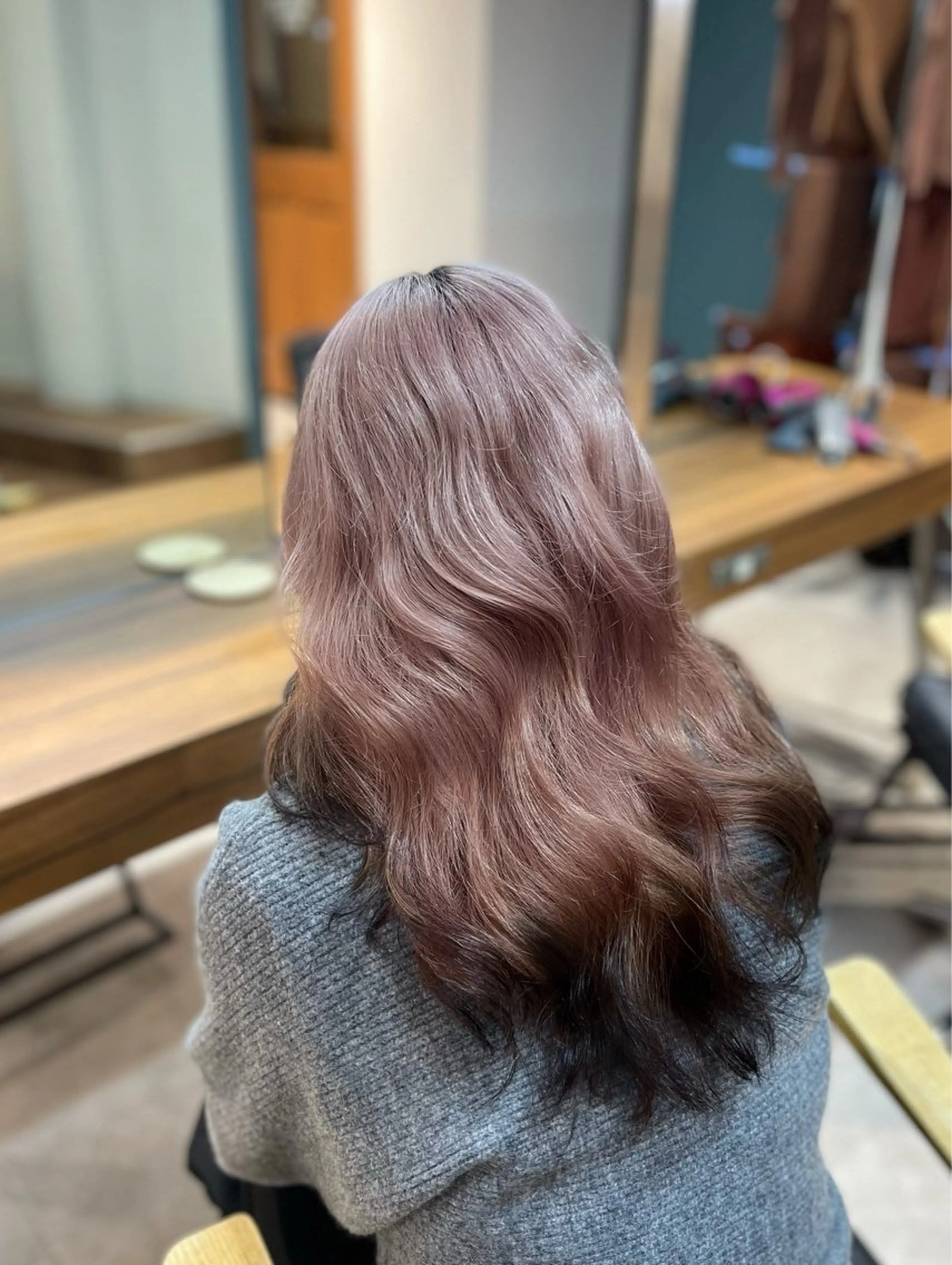 カラー EIGHT 濱田響のヘアスタイル