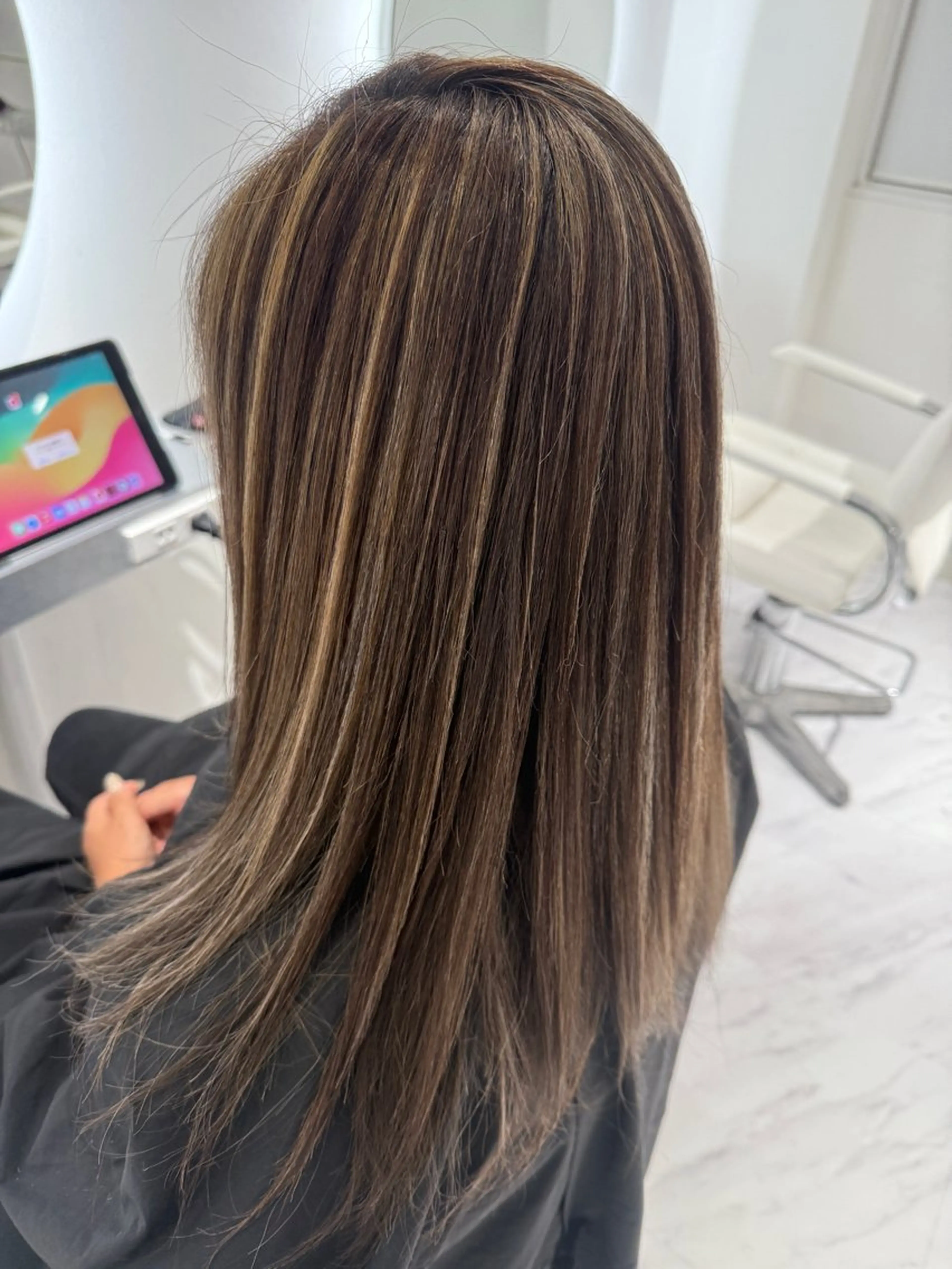 ロング ハイライト ヘアカラー YOLO 渋谷 RIONAのヘアスタイル