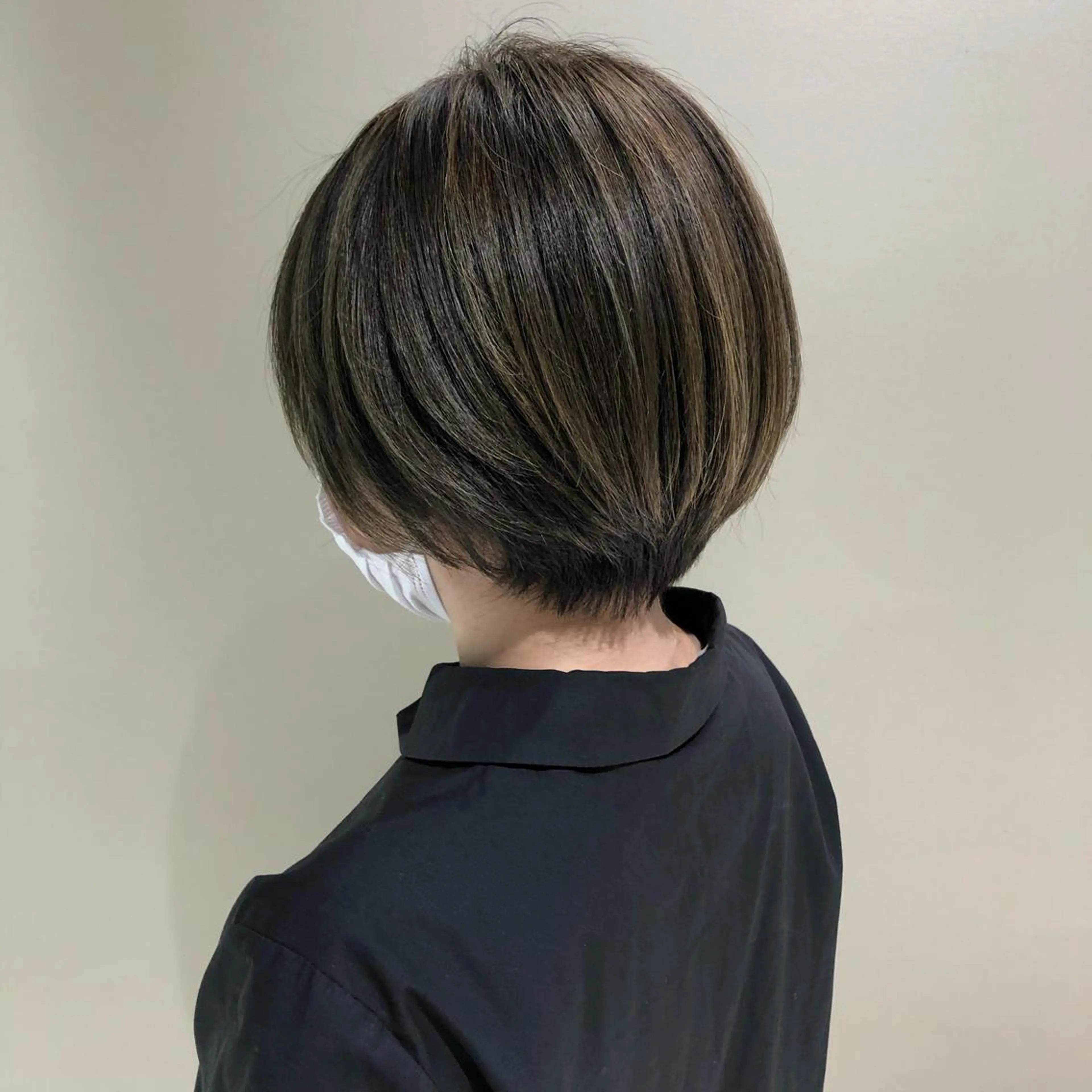 ショート カラー パーマ ヘアアレンジ ベージュカラー ハイライトカラー ハイライト ショートヘア 【似合うが見つかる】 Hanaのヘアスタイル