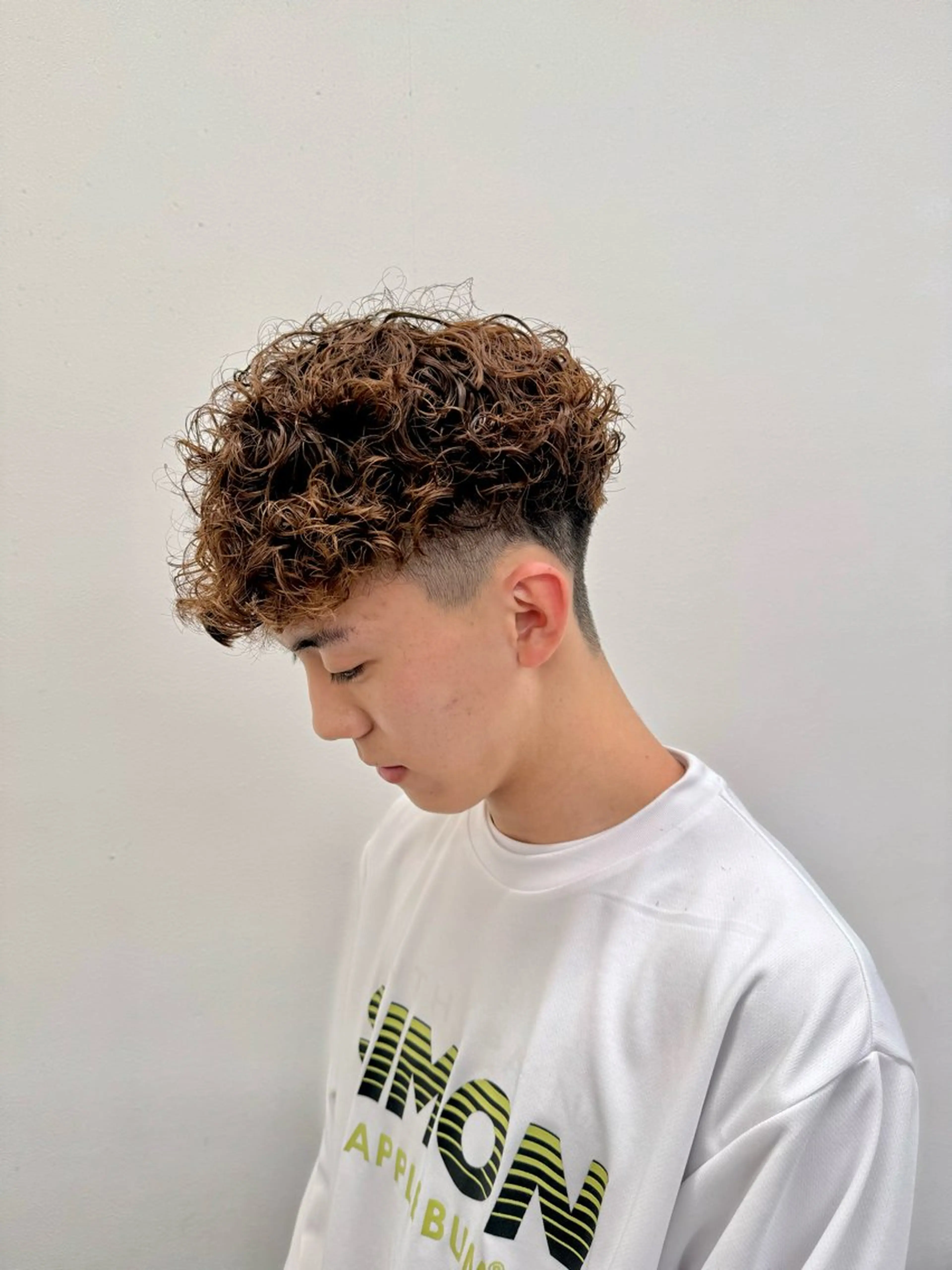 ショート パーマ ヘアアレンジ メンズ メンズパーマ プードルパーマ プードルパーマ 顔まわりカット の達人のヘアスタイル