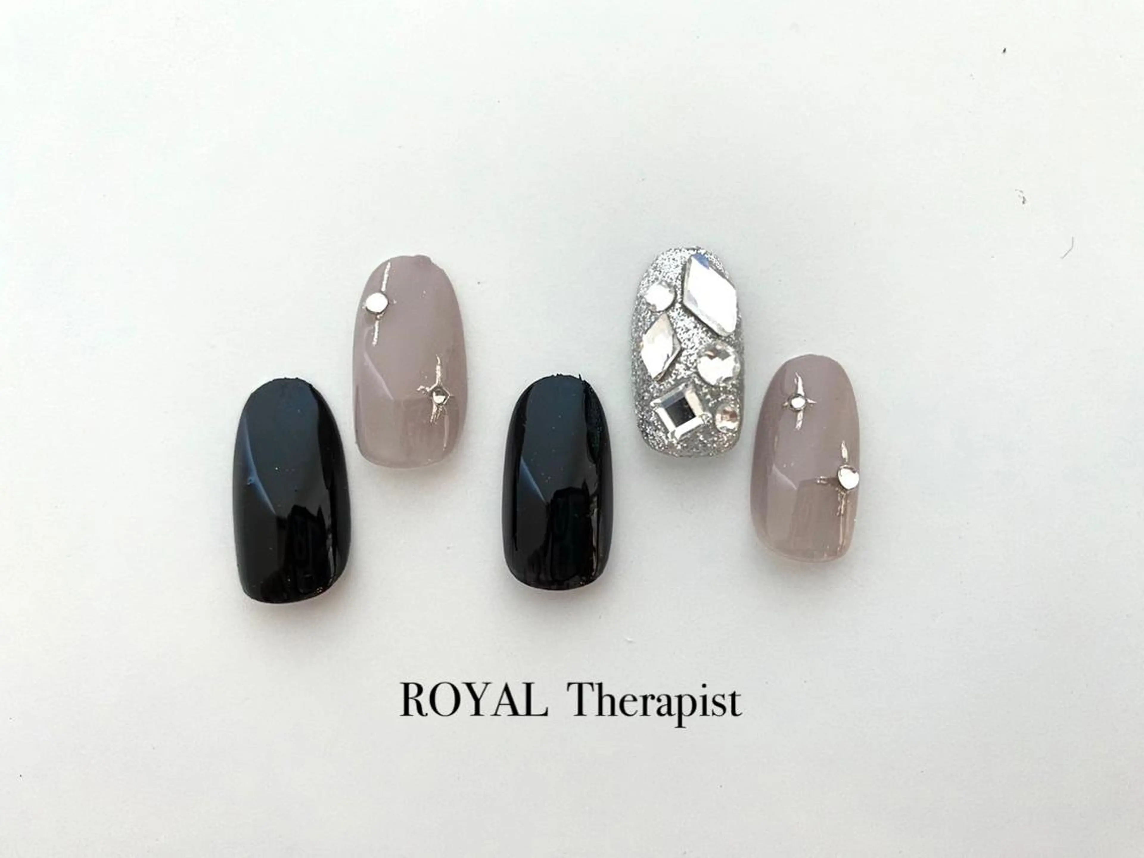 ネイル 【尾下】 ロイヤル•セラピストのネイルデザイン