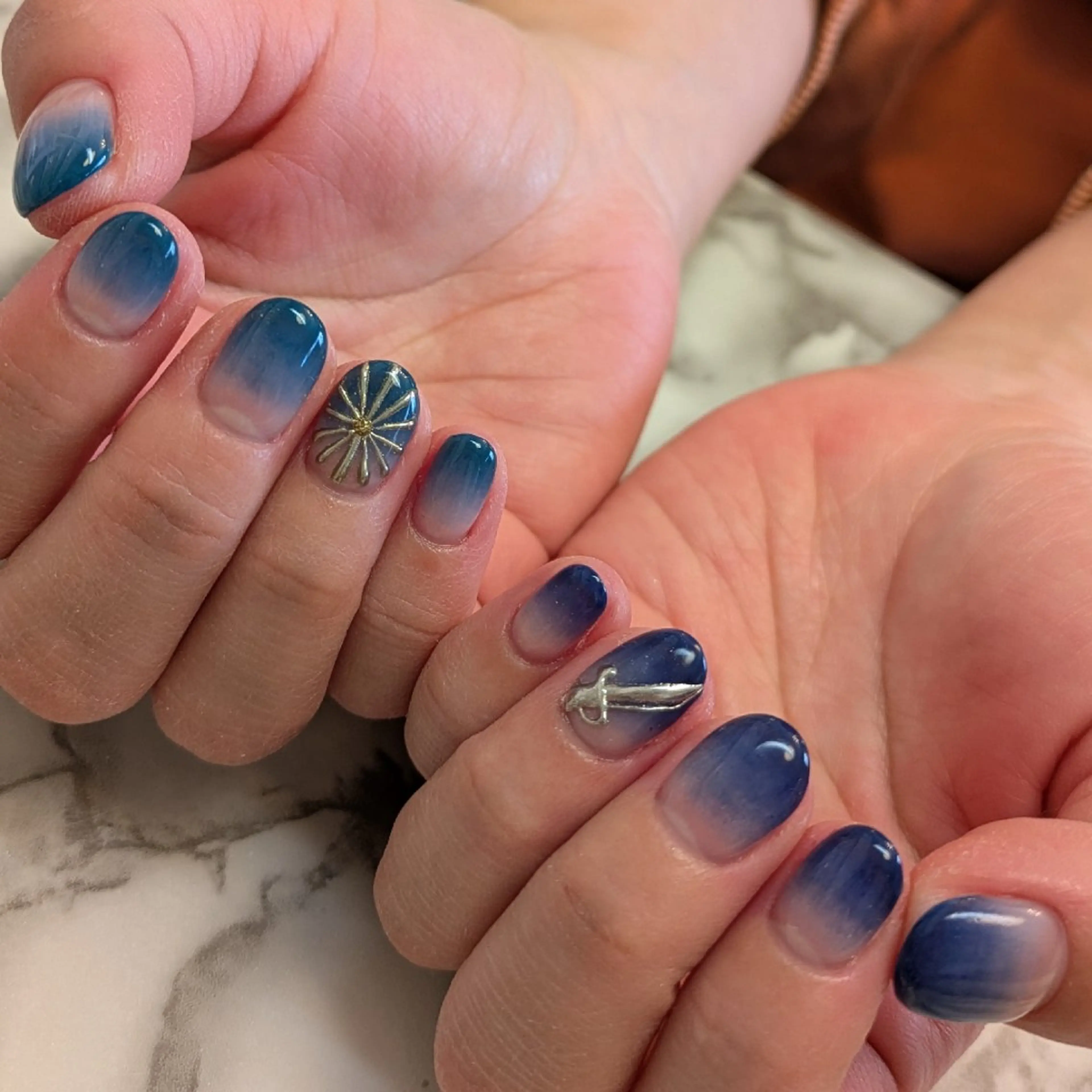 ネイル グラデーション ジェヌインネイル 河内のネイルデザイン