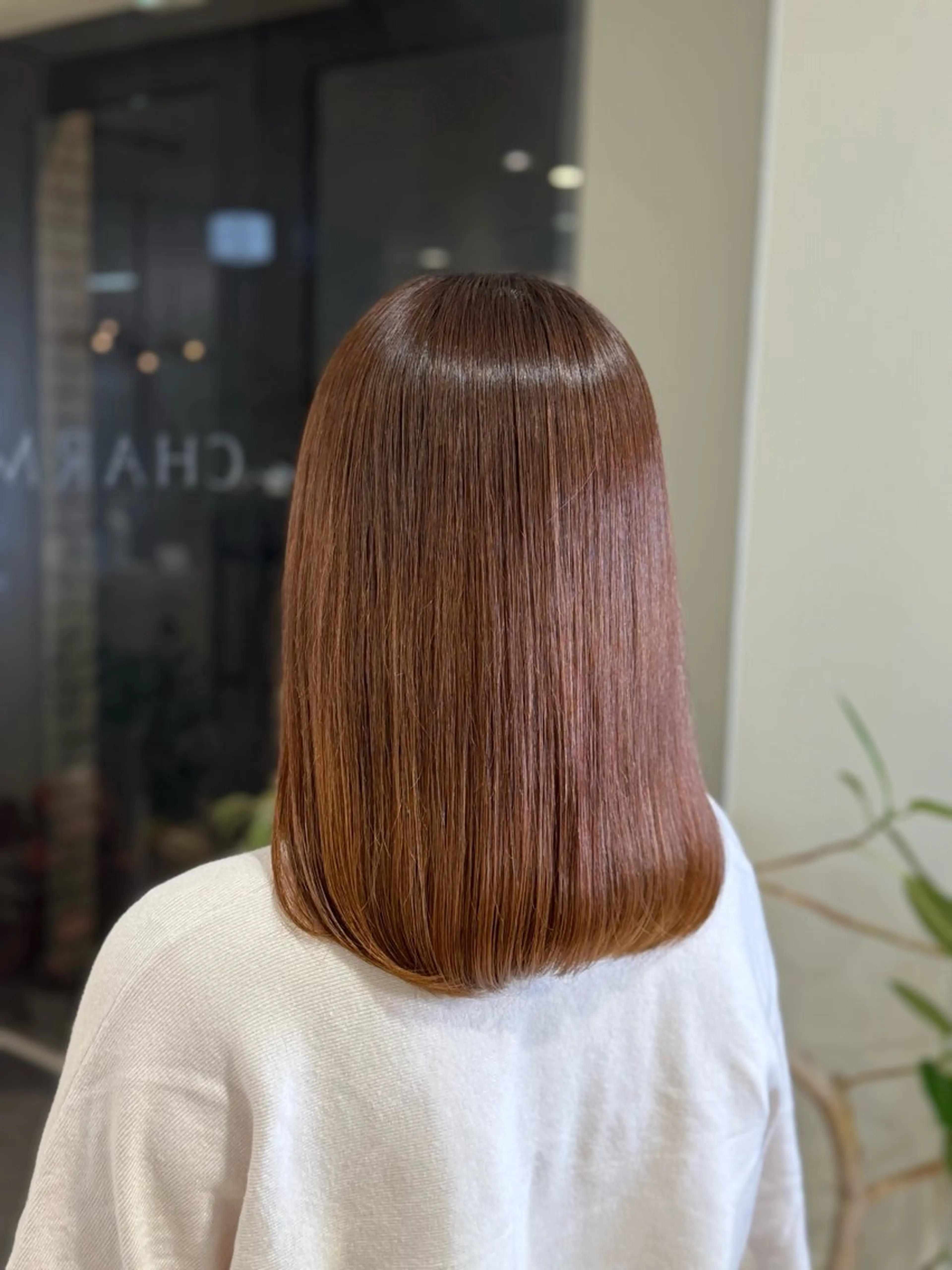 ミディアム くせ毛 髪質改善 縮毛矯正 カット ヘアカラー 縮毛矯正 カット無料｜レイヤー カット｜韓国モテへアのヘアスタイル