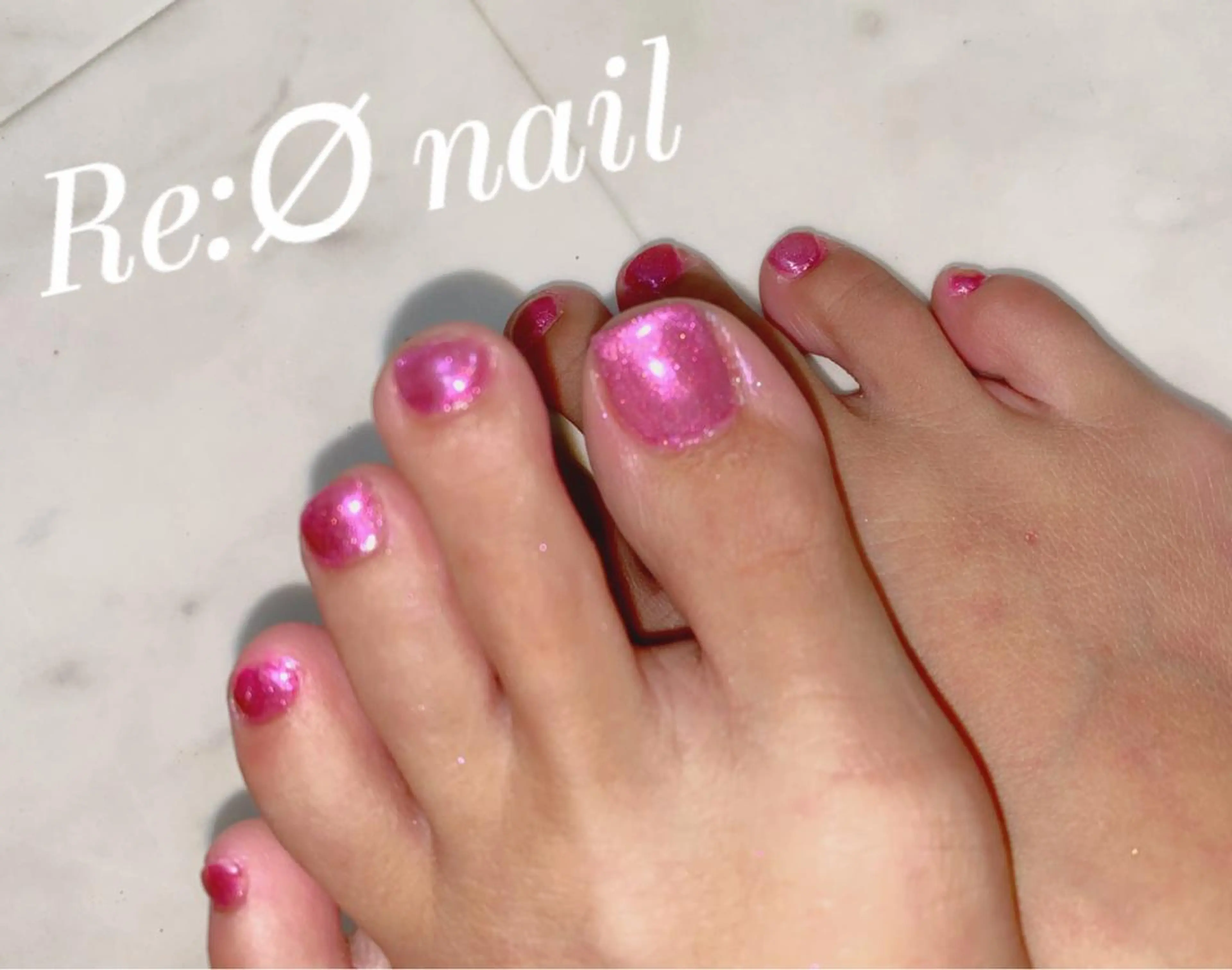 ネイル ラメ(グリッター) ピンク フットネイル Re:Ø nail 🩵TSUJIのネイルデザイン