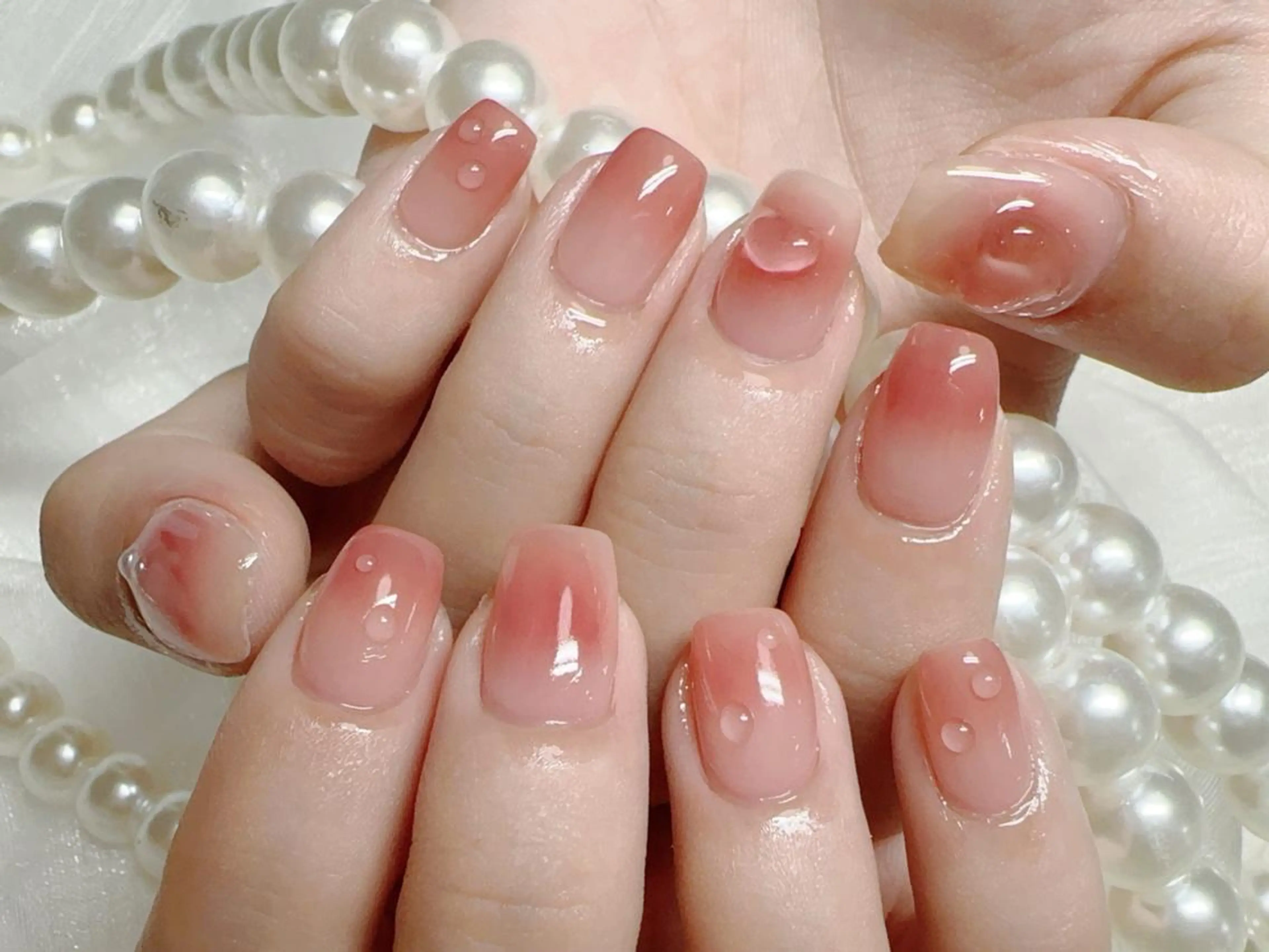 ネイル オーロラネイル 長さ出し フレンチネイル ガーリー キラキラネイル ハンドネイル Lucky nail salonのネイルデザイン