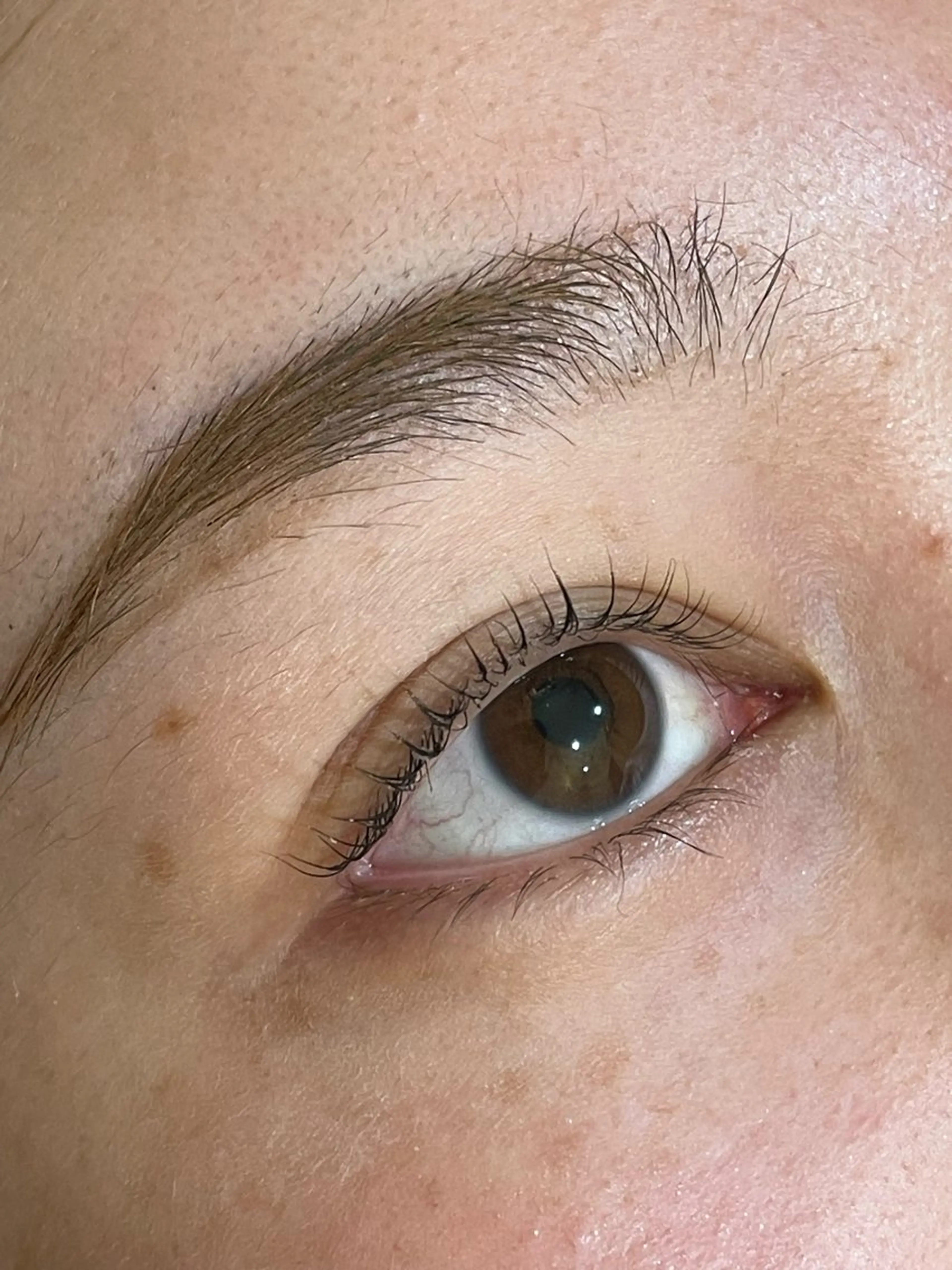 マツエク・マツパ cure所属・井上 真里奈のヘアスタイル