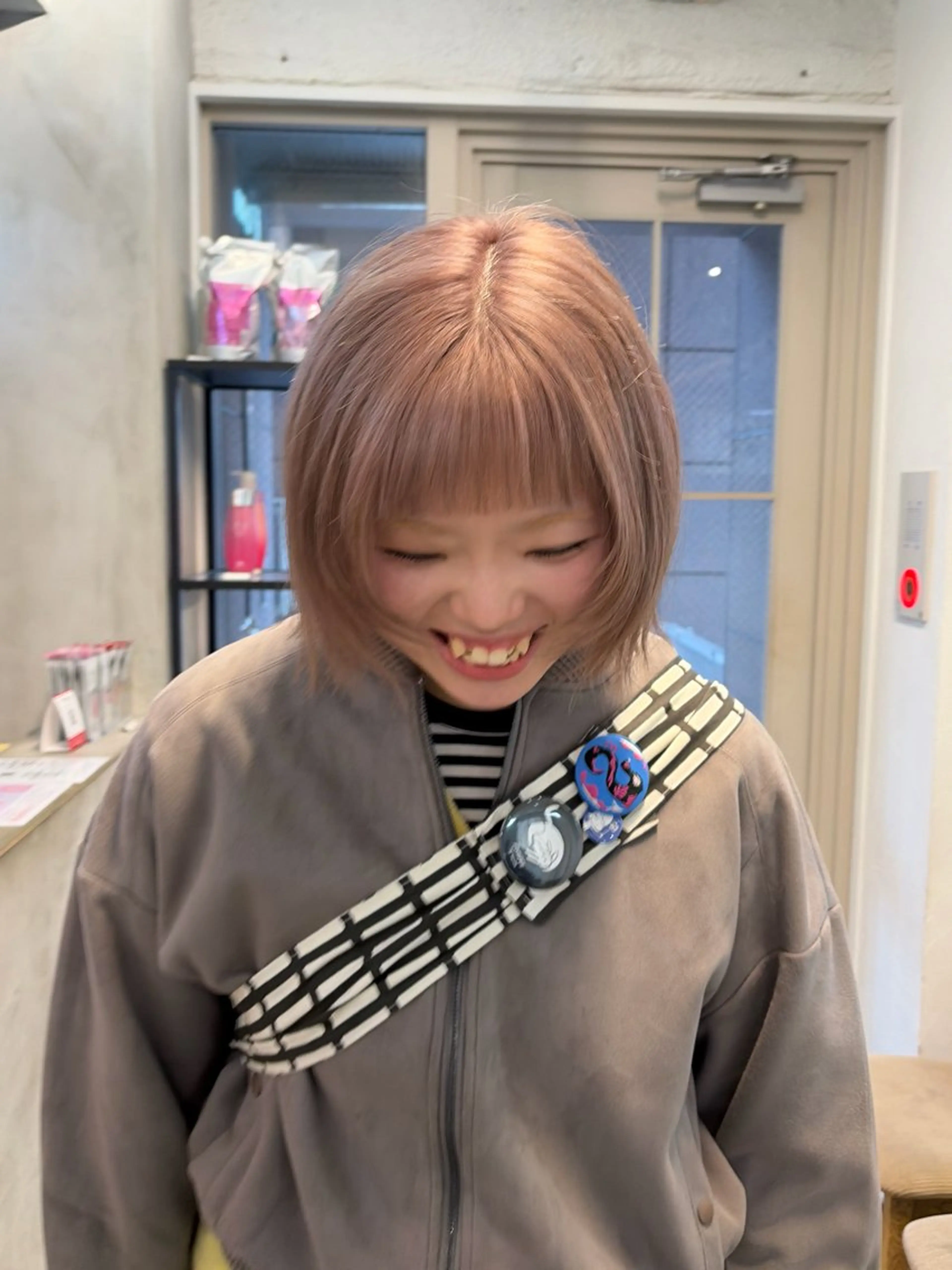 ショート カラー ミルクティー× グレージュMOMOのヘアスタイル