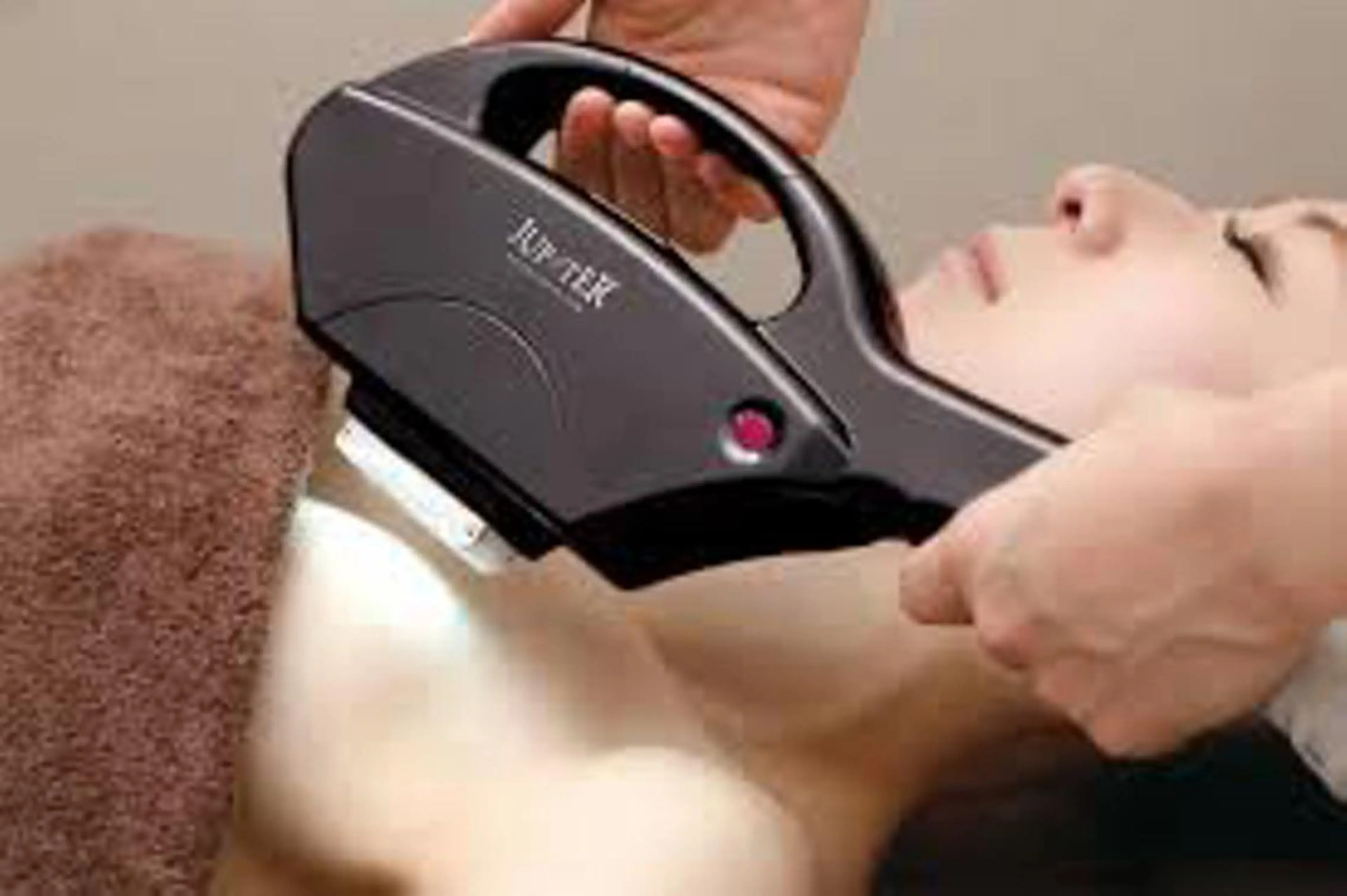 上半身前面（胸、お腹、ヘソ下）の写真