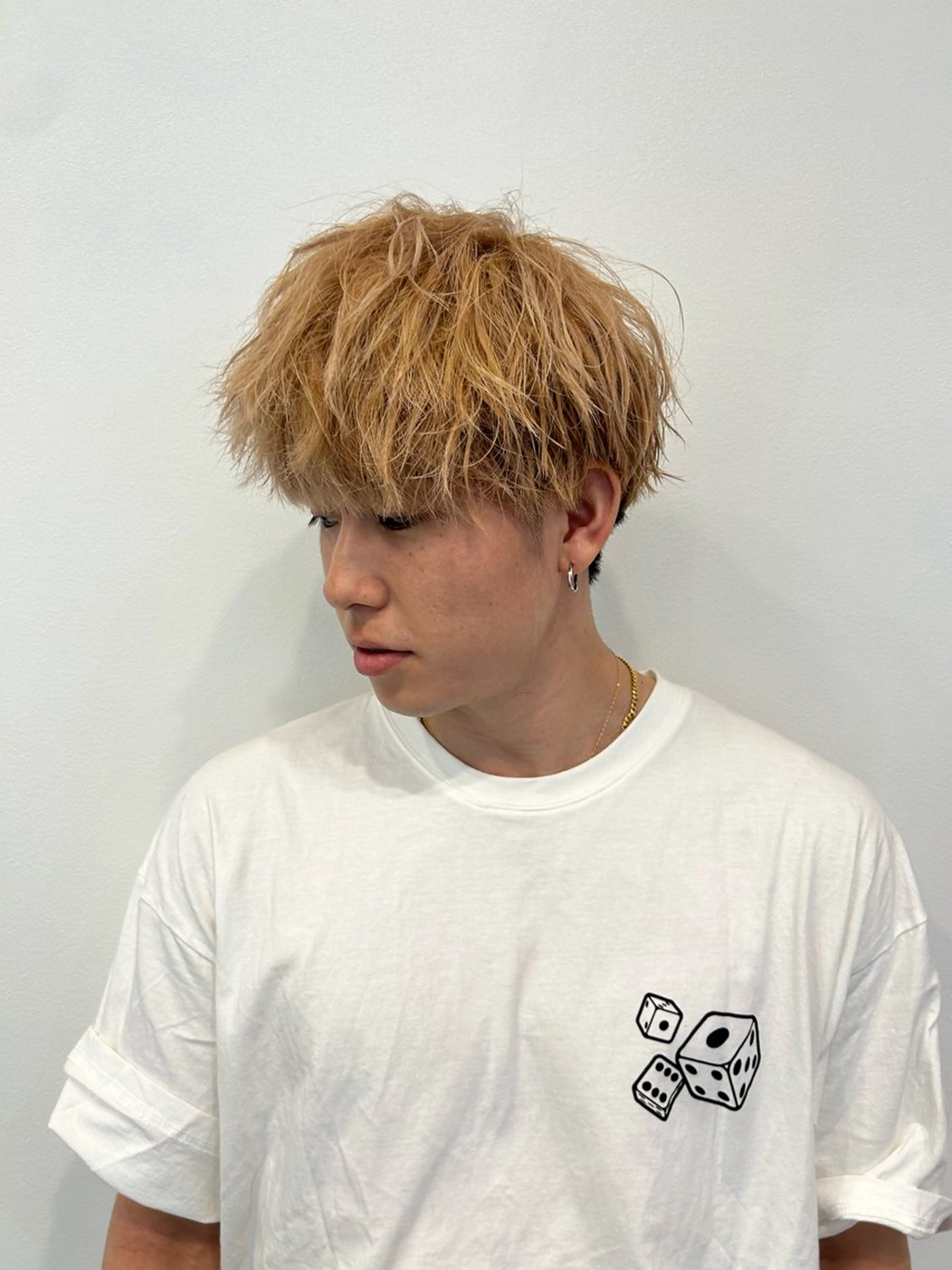 カラー メンズ QUON.伊勢崎店所属・ブリーチ＆ハイトーン 歌 心のヘアスタイル