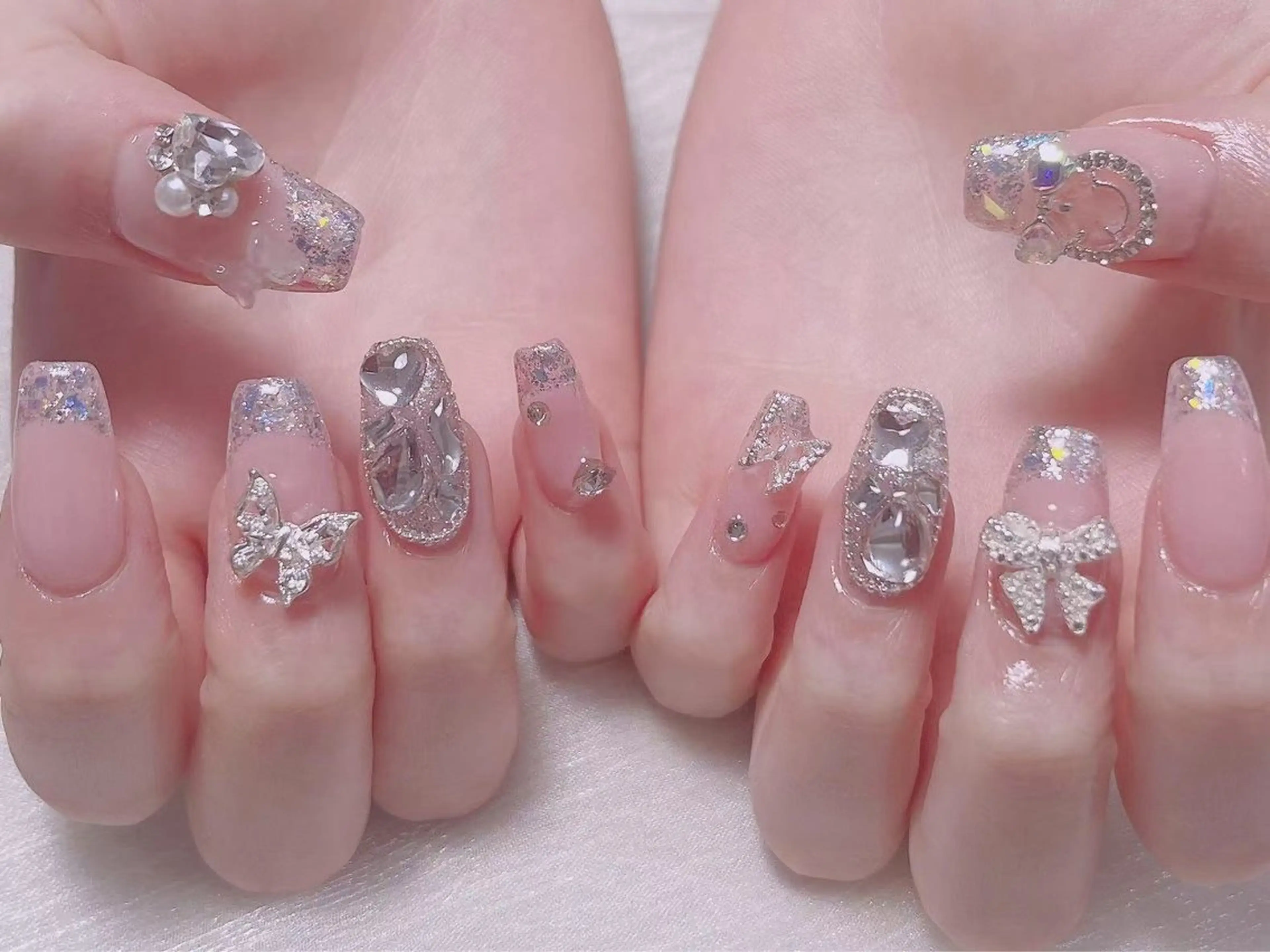 🦋10本持ち込みデザイン ゴジャスデザイン🌸アート、シール、💎¥800以内パーツつけ放題❣️ソフトジェルオフ込みの写真