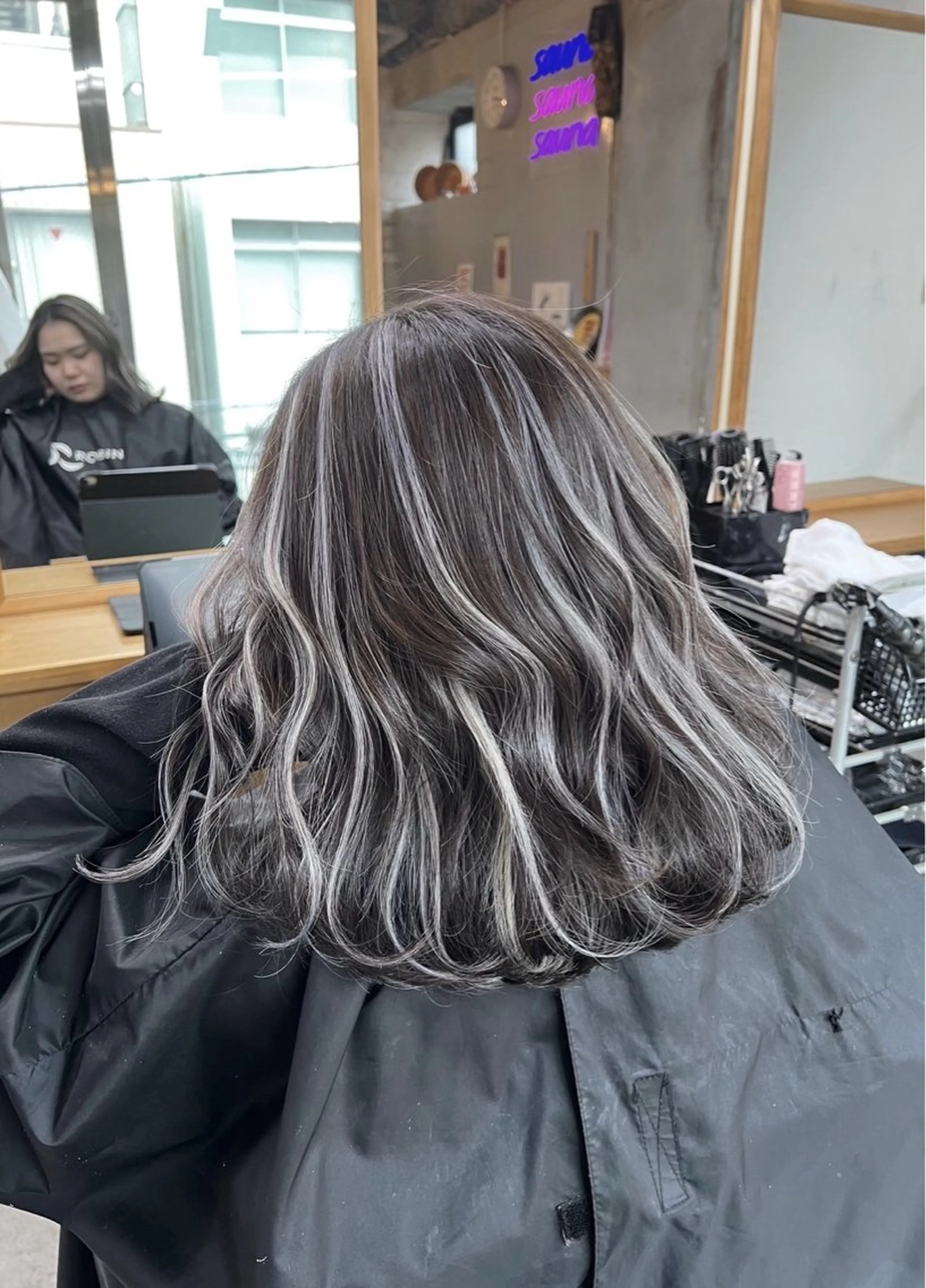 ミディアム カラー ダークグレー ダークグレージュ グレージュ ハイライトカラー ハイライト カット ヘアカラー トリートメント ROBIN所属・指名数No.1 /NAOYAのヘアスタイル