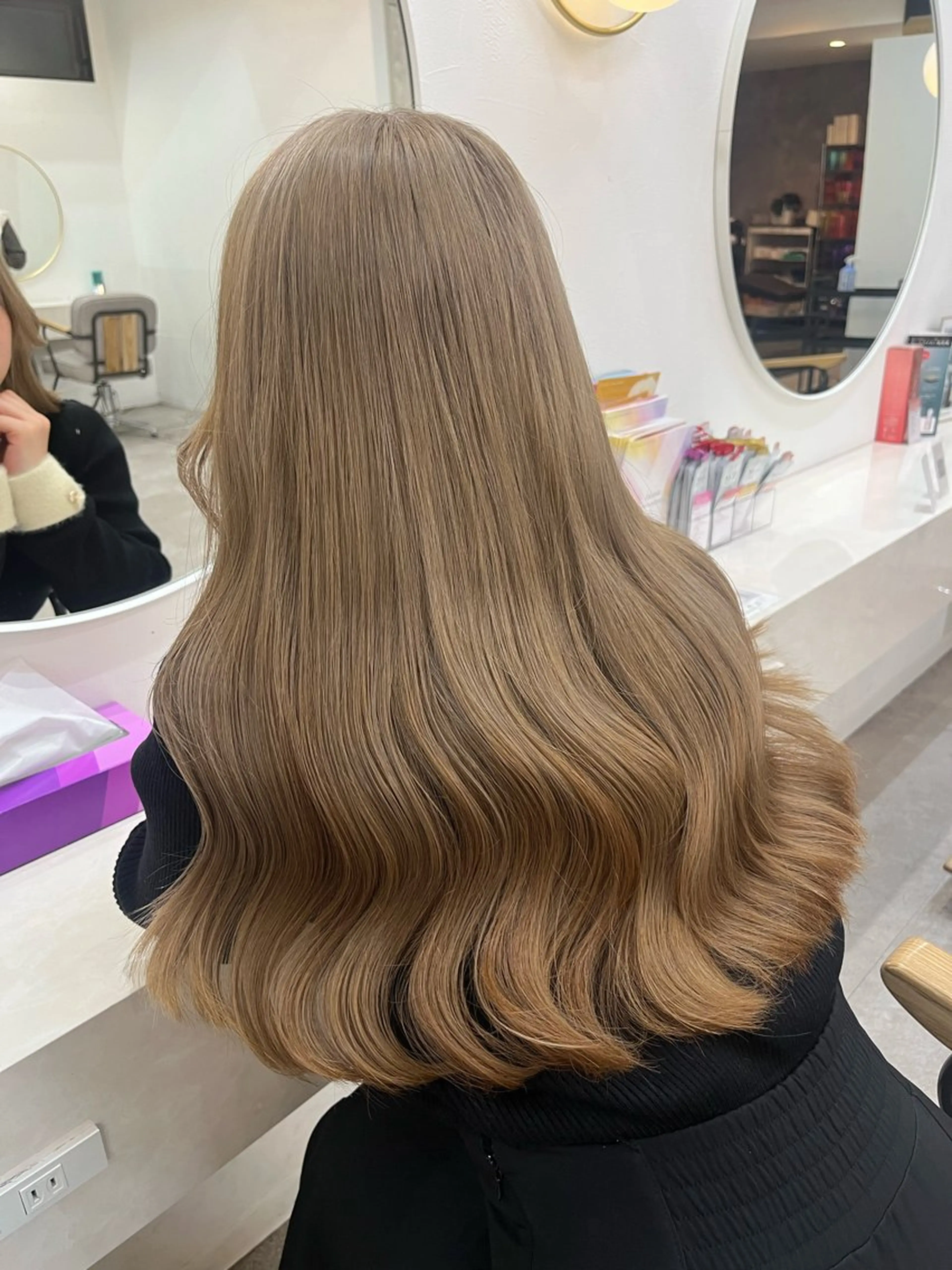 ロング カラー ベージュカラー ブリーチ ミルクティーベージュ ヘアカラー 🦋Yui🦋透明感 /艶カラー/髪質改善のヘアスタイル