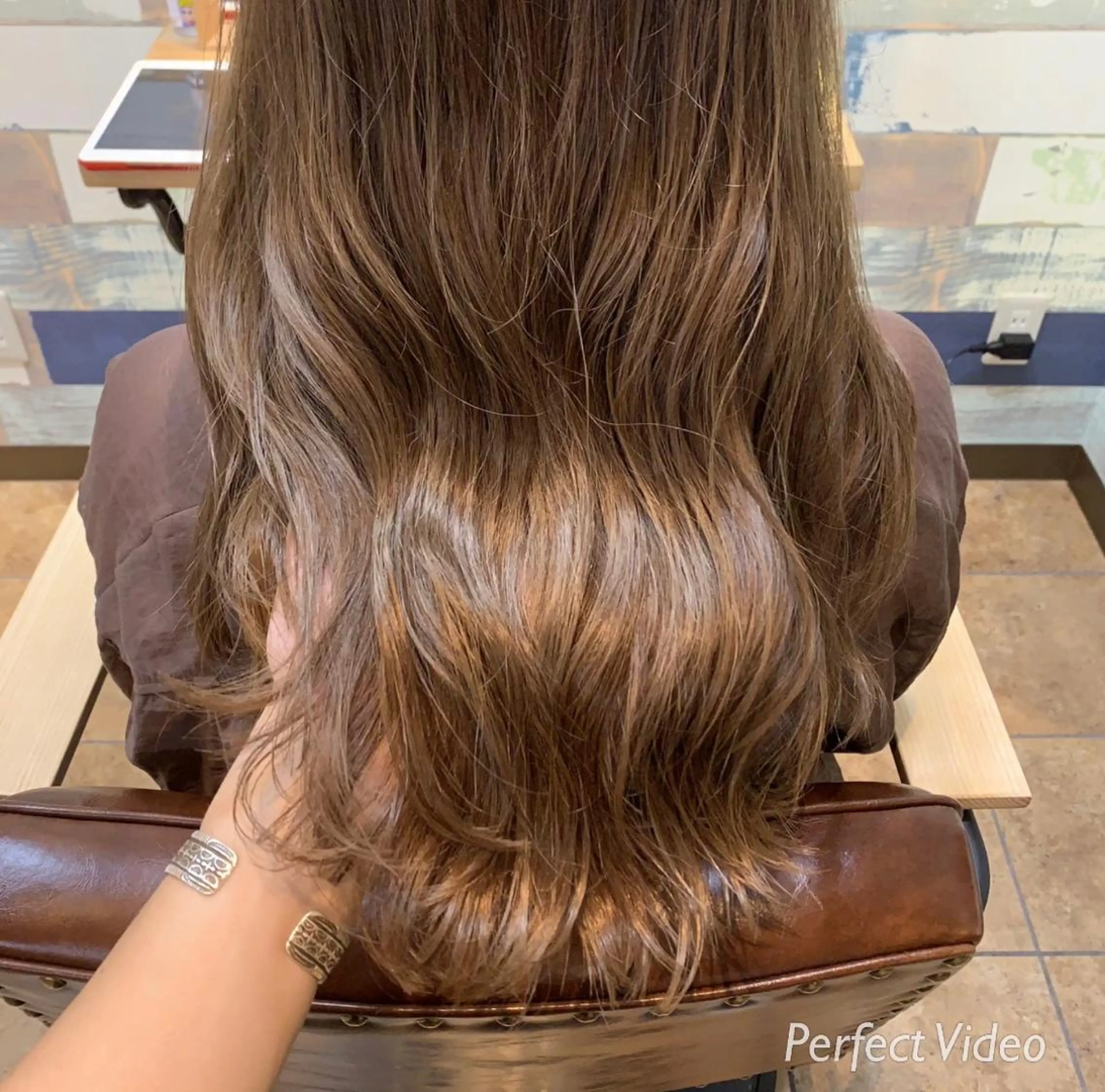 セミロング カラー ブリーチ ハイライトカラー ミルクティーラテ ハイライト ブリーチなし Wカラー🩷星野翔太のヘアスタイル