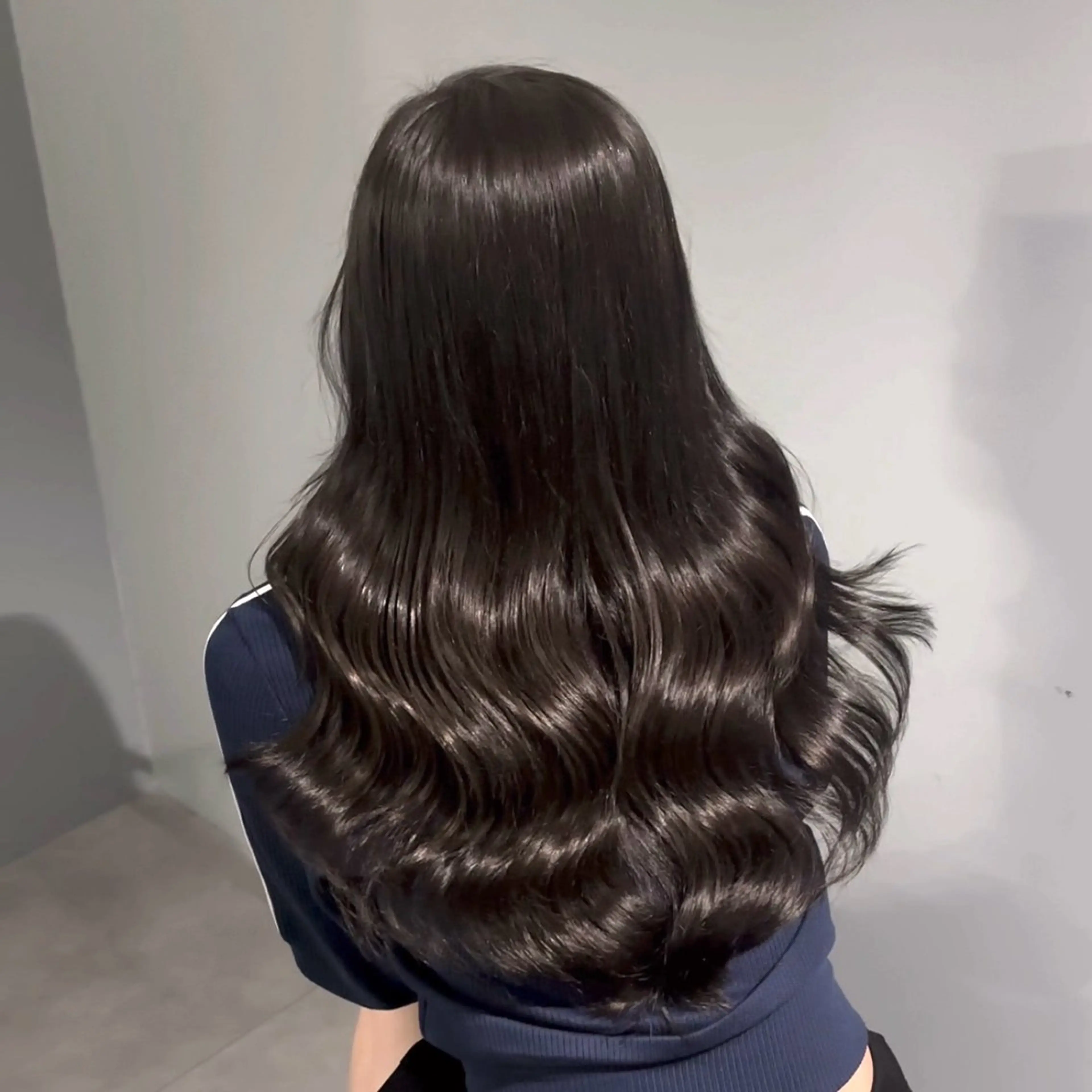 ロング ヘアカラー トリートメント シオン/艶髪/ グレージュカラーのヘアスタイル