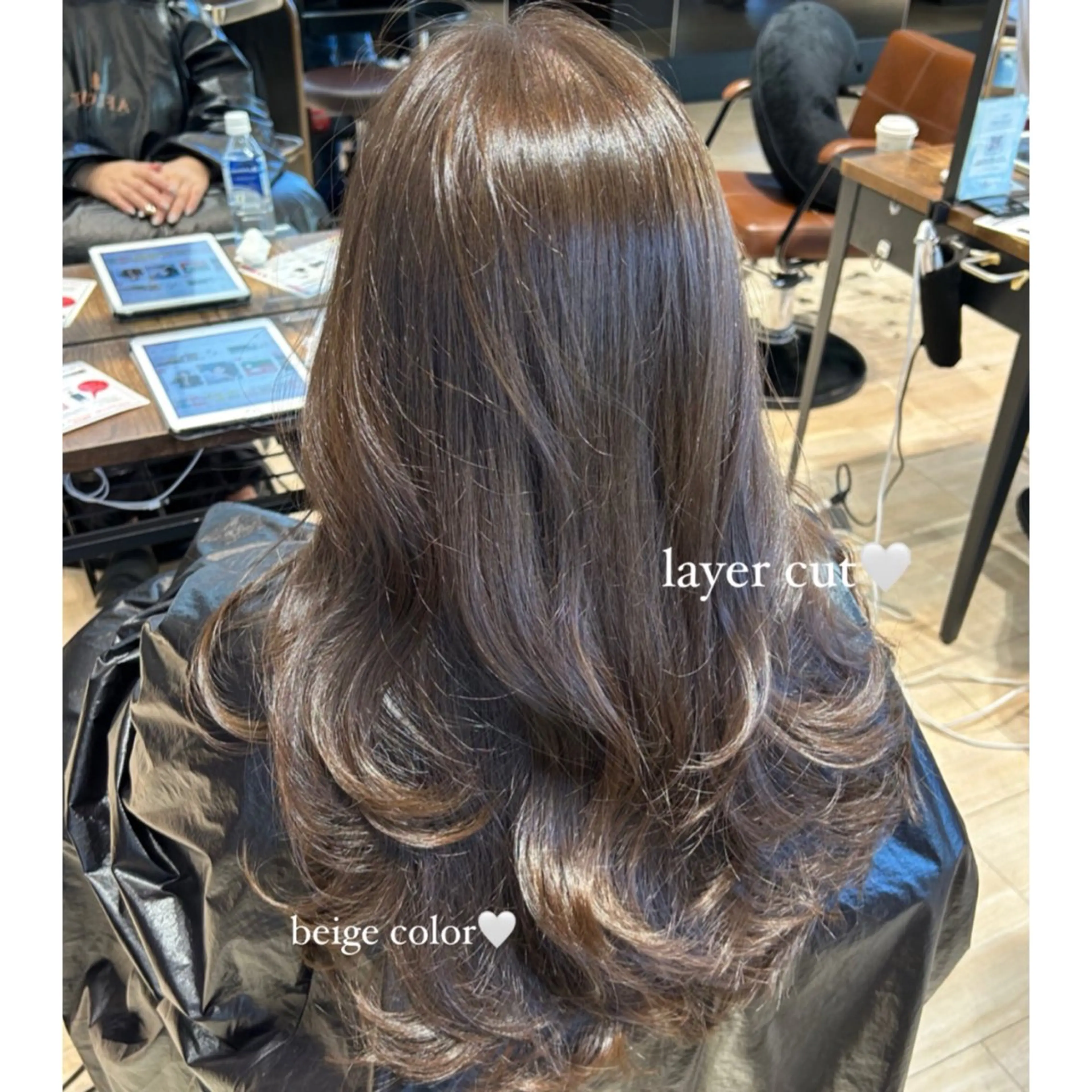 ロング カラー アッシュ ベージュカラー 透明感カラー 顔周りカット レイヤーカット カット ヘアカラー トリートメント 🍼顔周りカット/ レイヤー/小川華奈のヘアスタイル