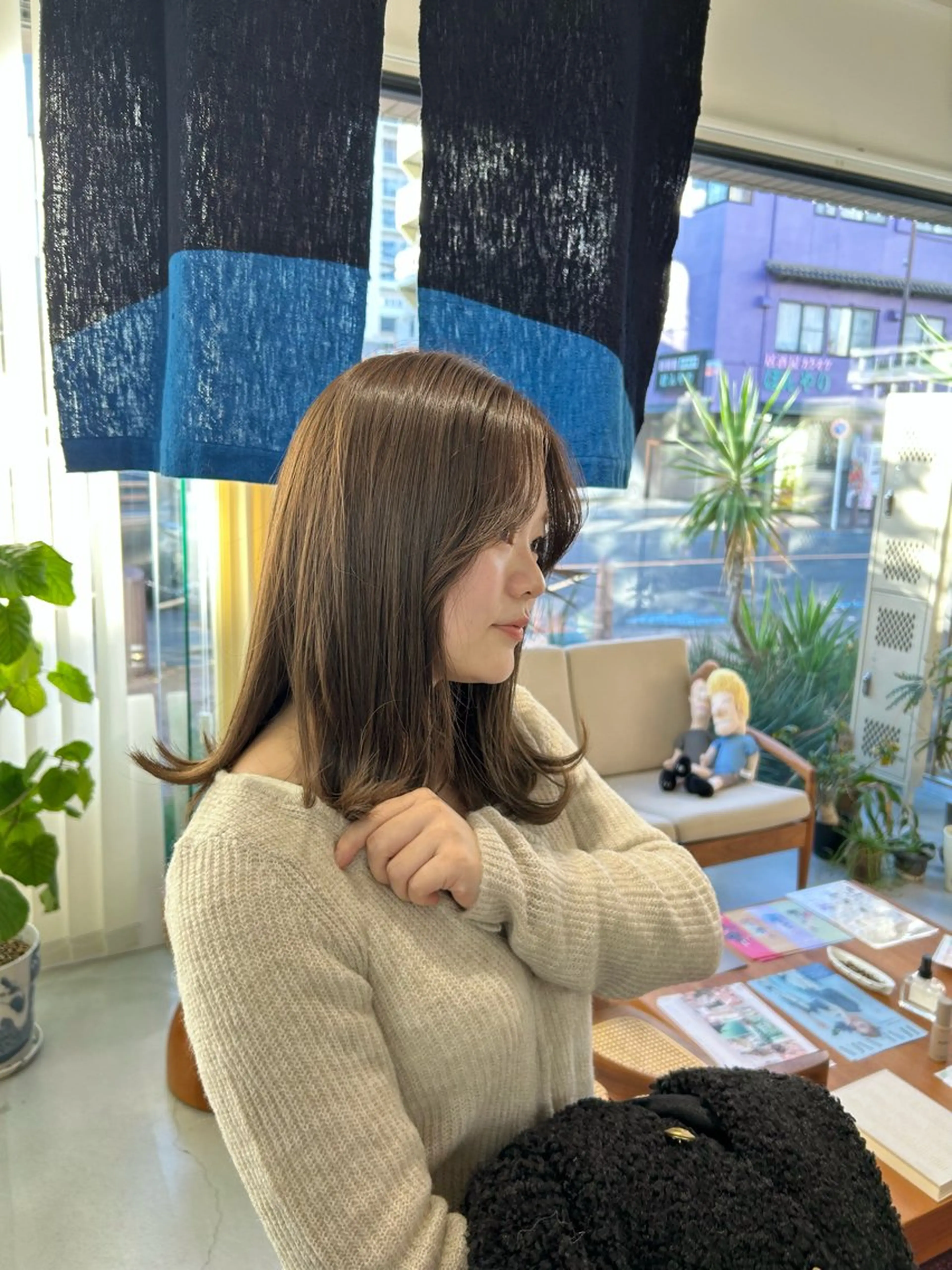 セミロング カラー 藤原 あかりのヘアスタイル