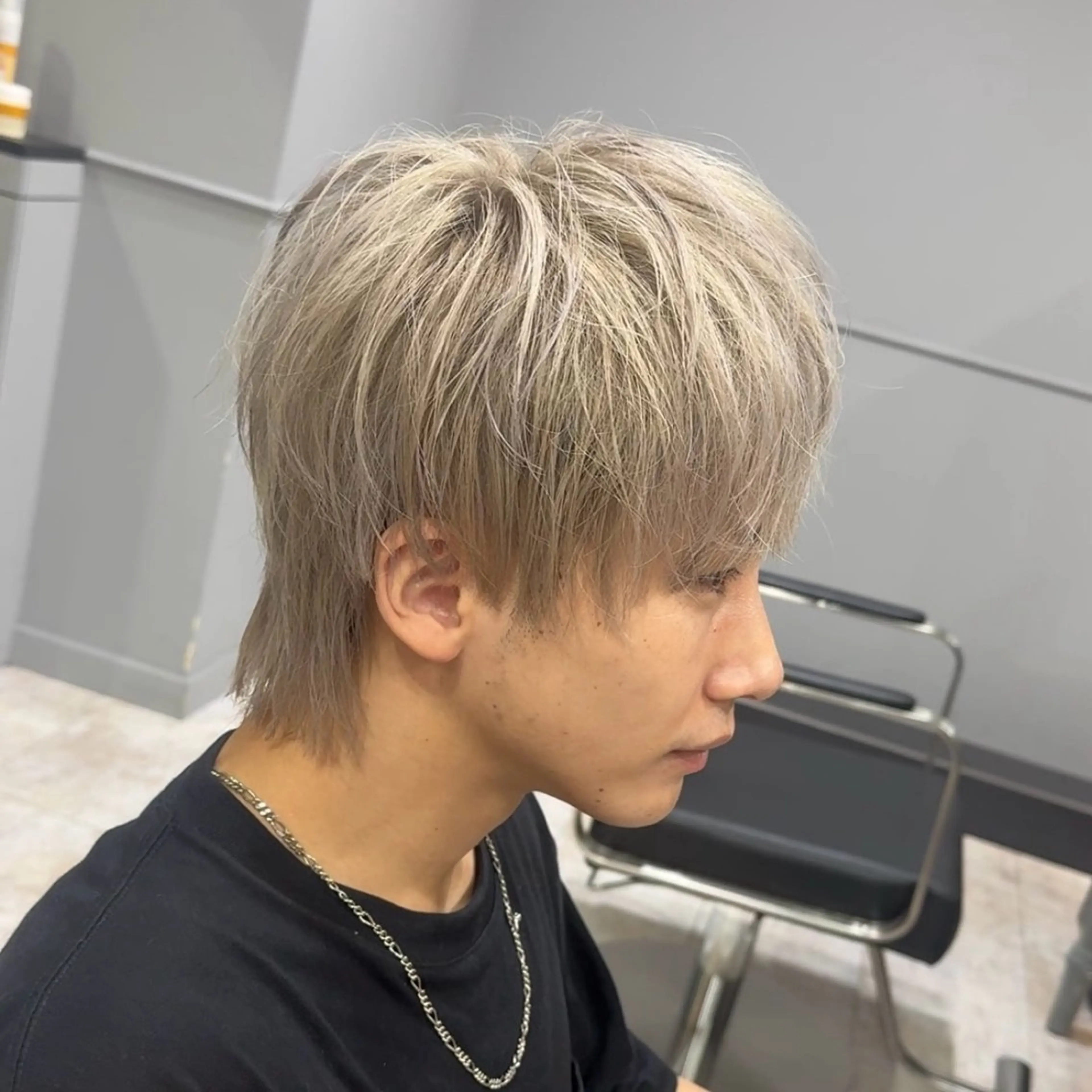 カラー メンズ メンズブリーチ メンズハイトーン マッシュウルフ マッシュ メンズウルフカット カット ヘアカラー ABEY LEVRAI所属・Miyabi.💋 ABEYLEVRAIのヘアスタイル