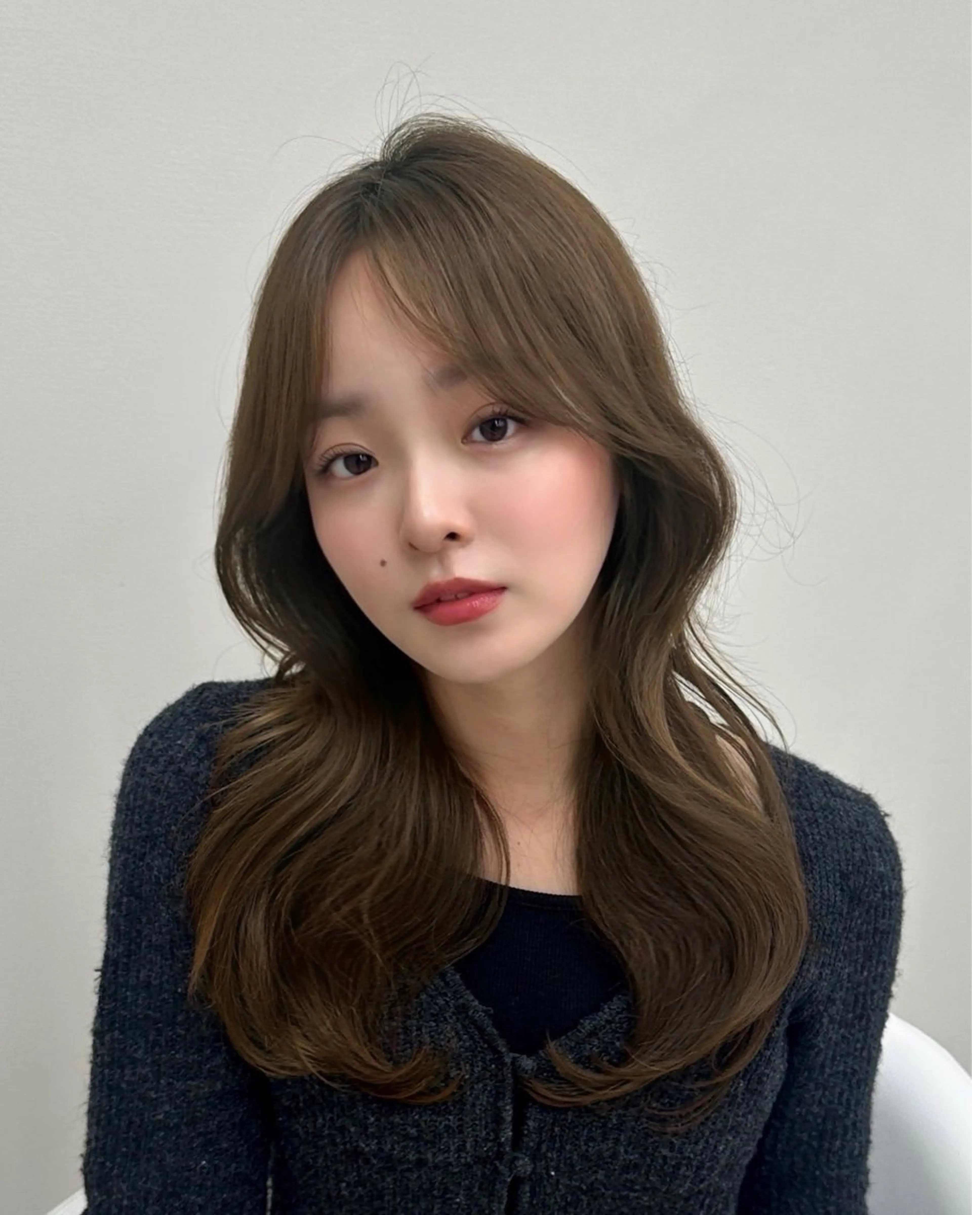 セミロング カラー ベージュカラー オリーブカラー Aura所属・丸山 心 / 艶カラーのヘアスタイル