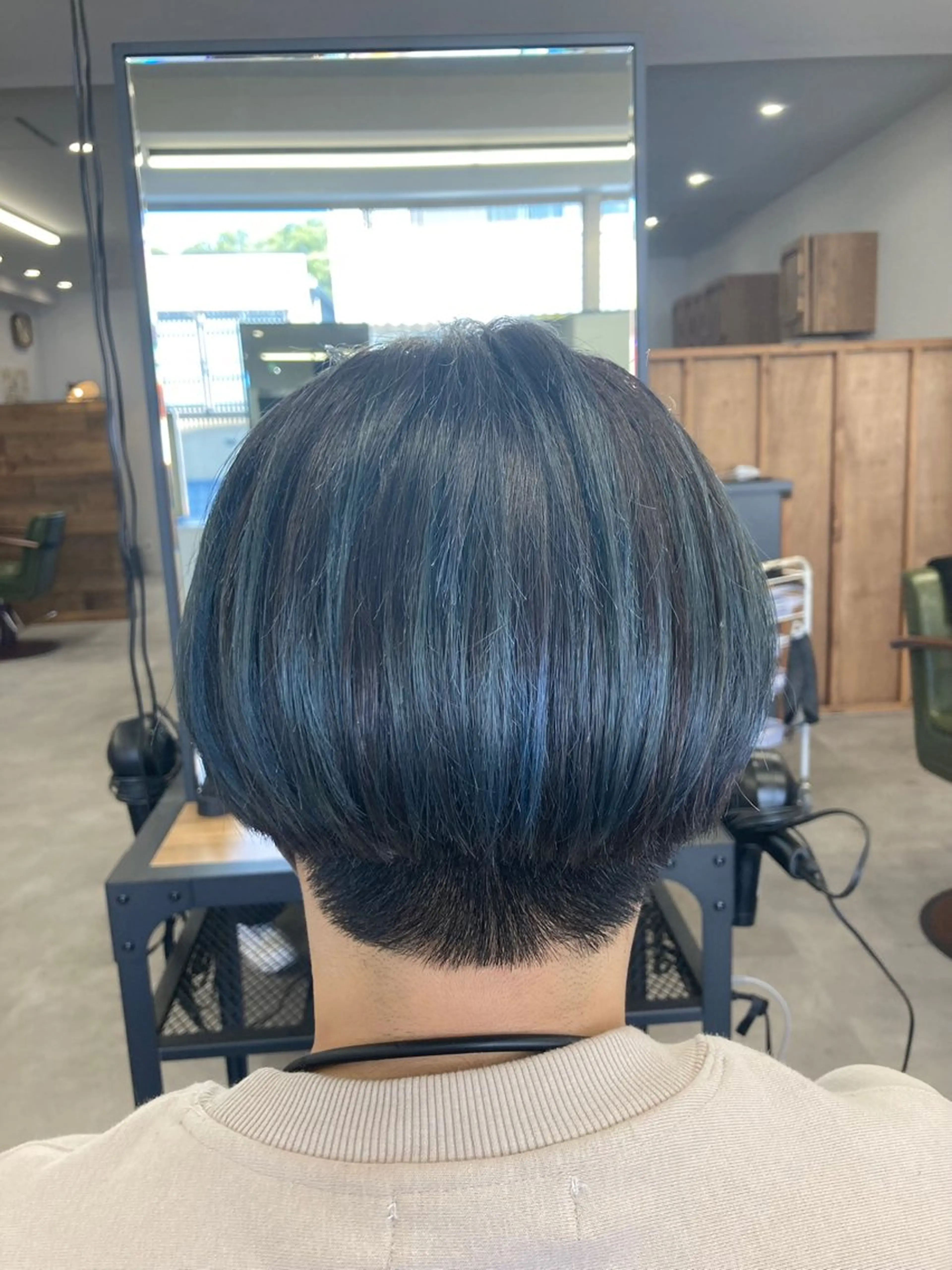 ショート カラー ブルーカラー ハイライトカラー ハイライト ショートヘア カット ヘアカラー トリートメント SHAFT Ieiriのヘアスタイル