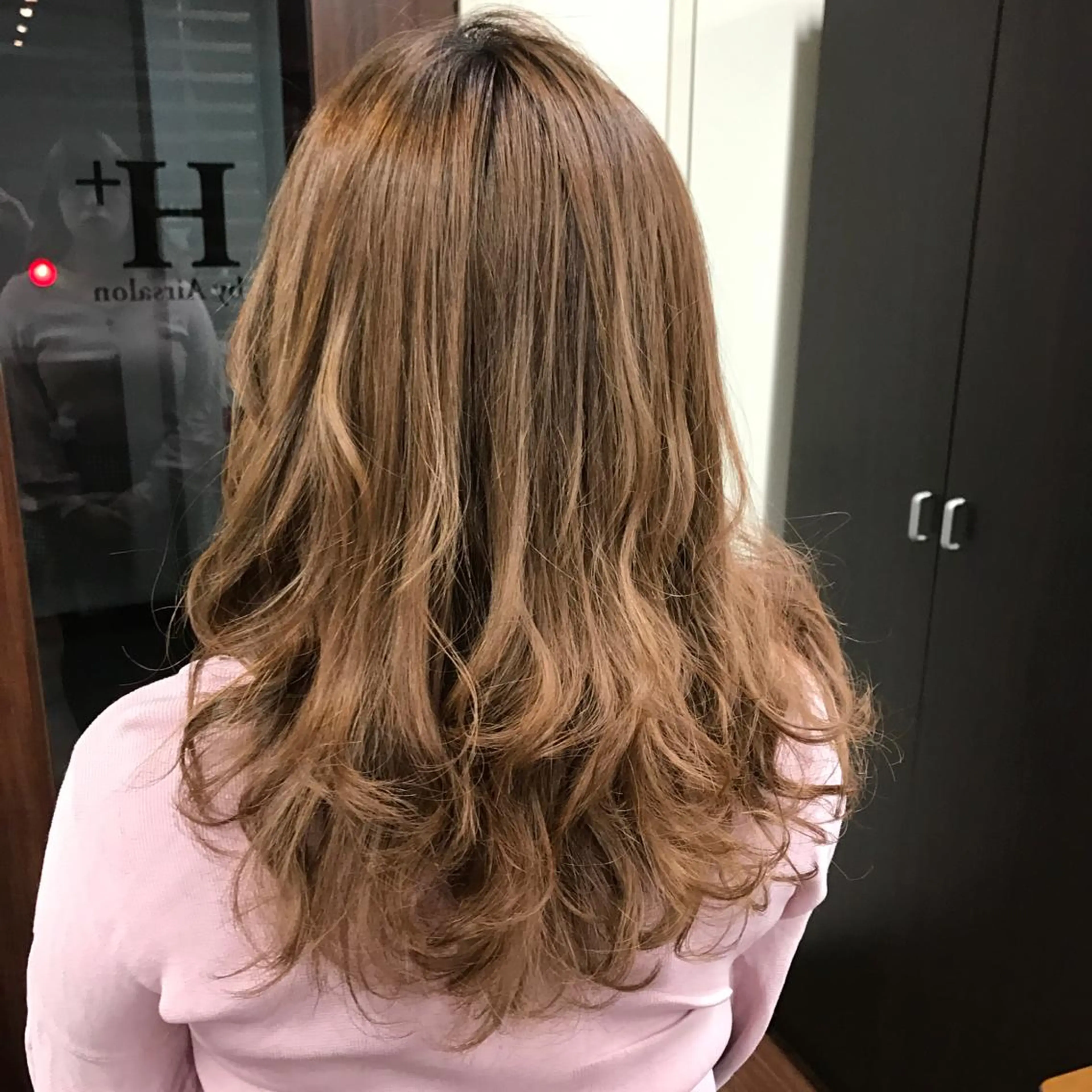 ロング カラー SHIN/レイヤー カット×クロスパーマのヘアスタイル