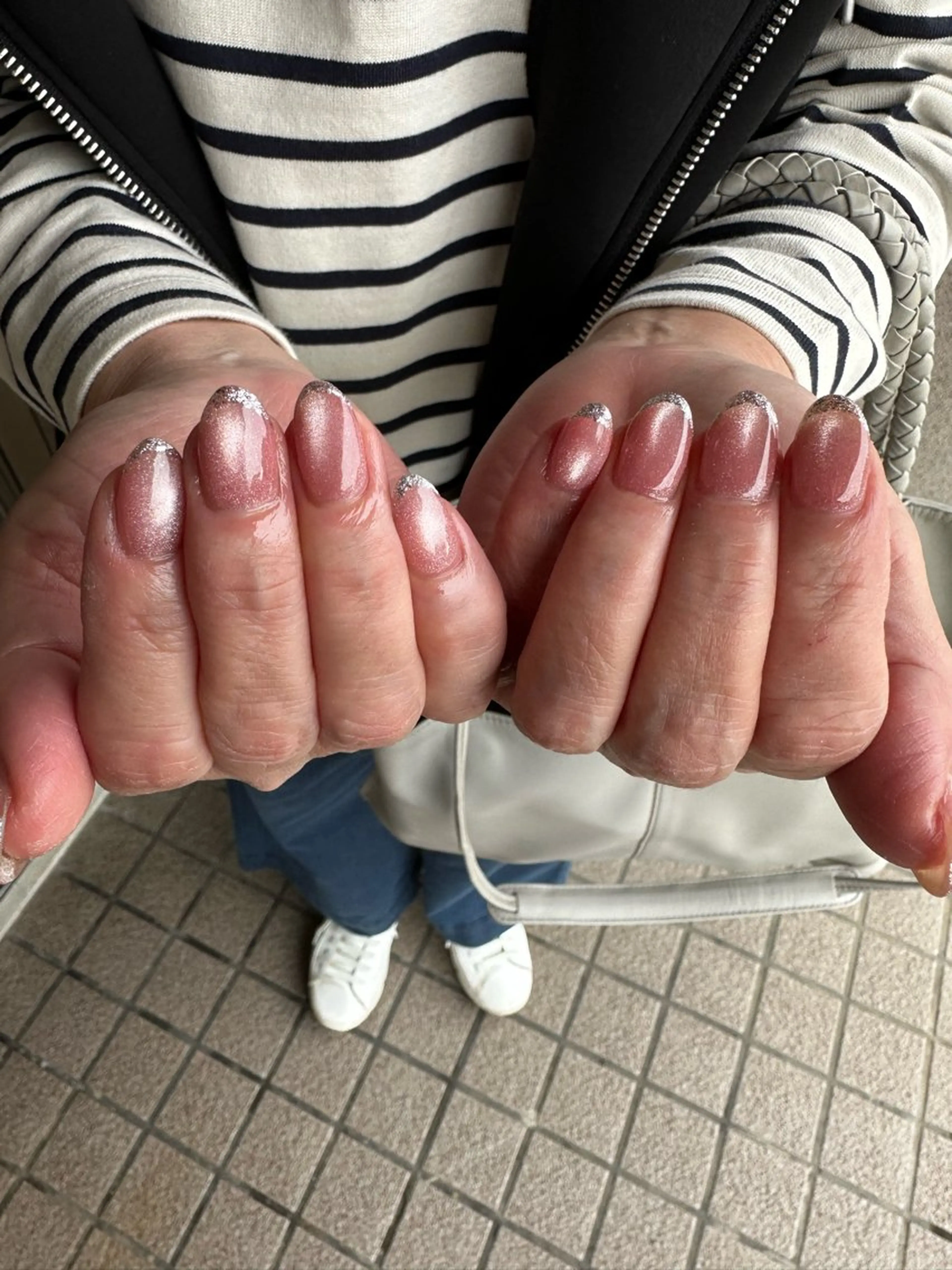 ネイル フラッシュネイル フラッシュマグ フレンチネイル ラメ(グリッター) ピンク ハンドネイル Sawa ︎︎𓂃⟡.·のネイルデザイン