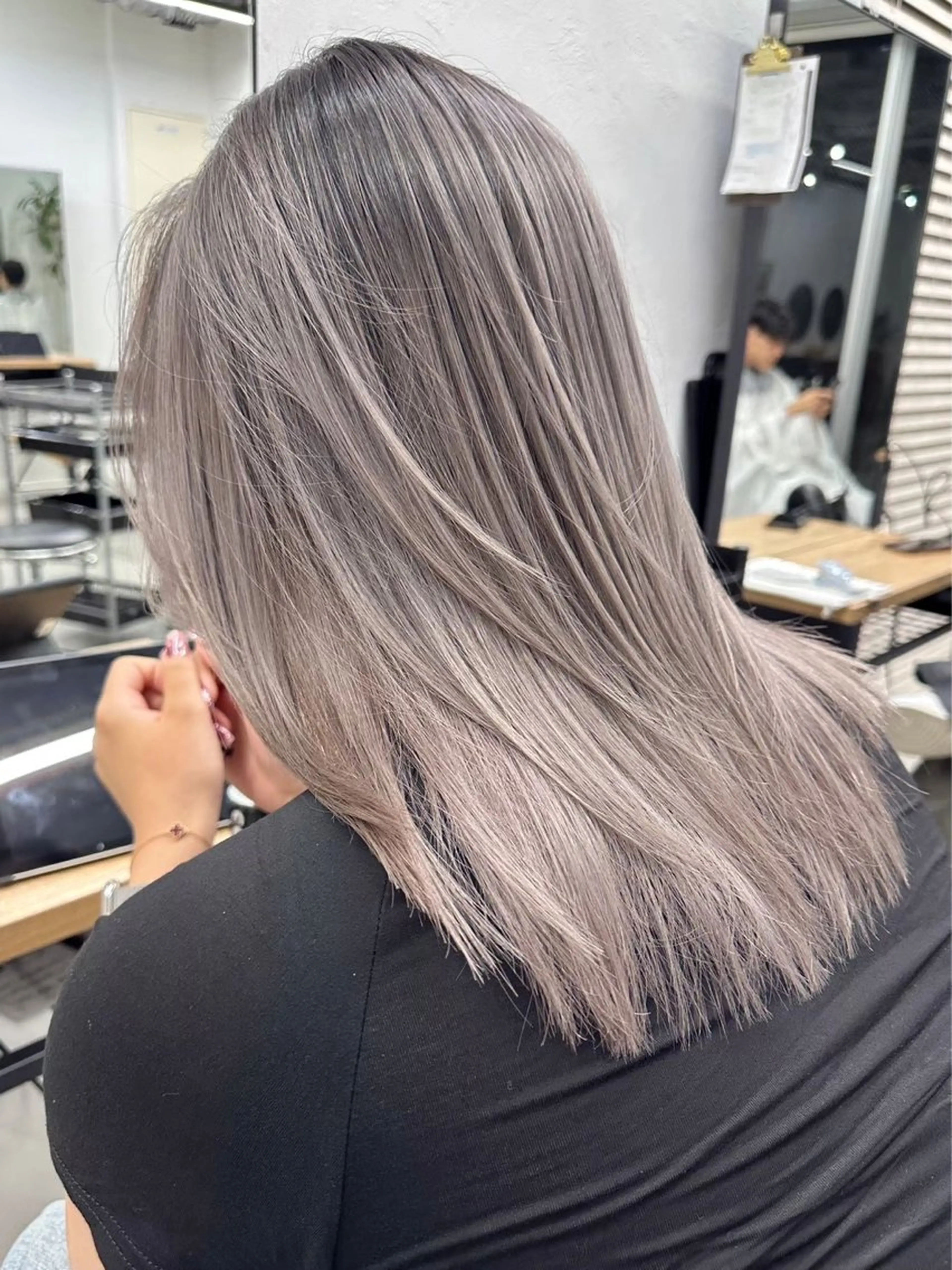 ミディアム カラー バレイヤージュ ベージュカラー ブリーチ ケアブリーチ ホワイトベージュ カット ヘアカラー トリートメント ヘアセット RYOSUKE ハイトーンのヘアスタイル