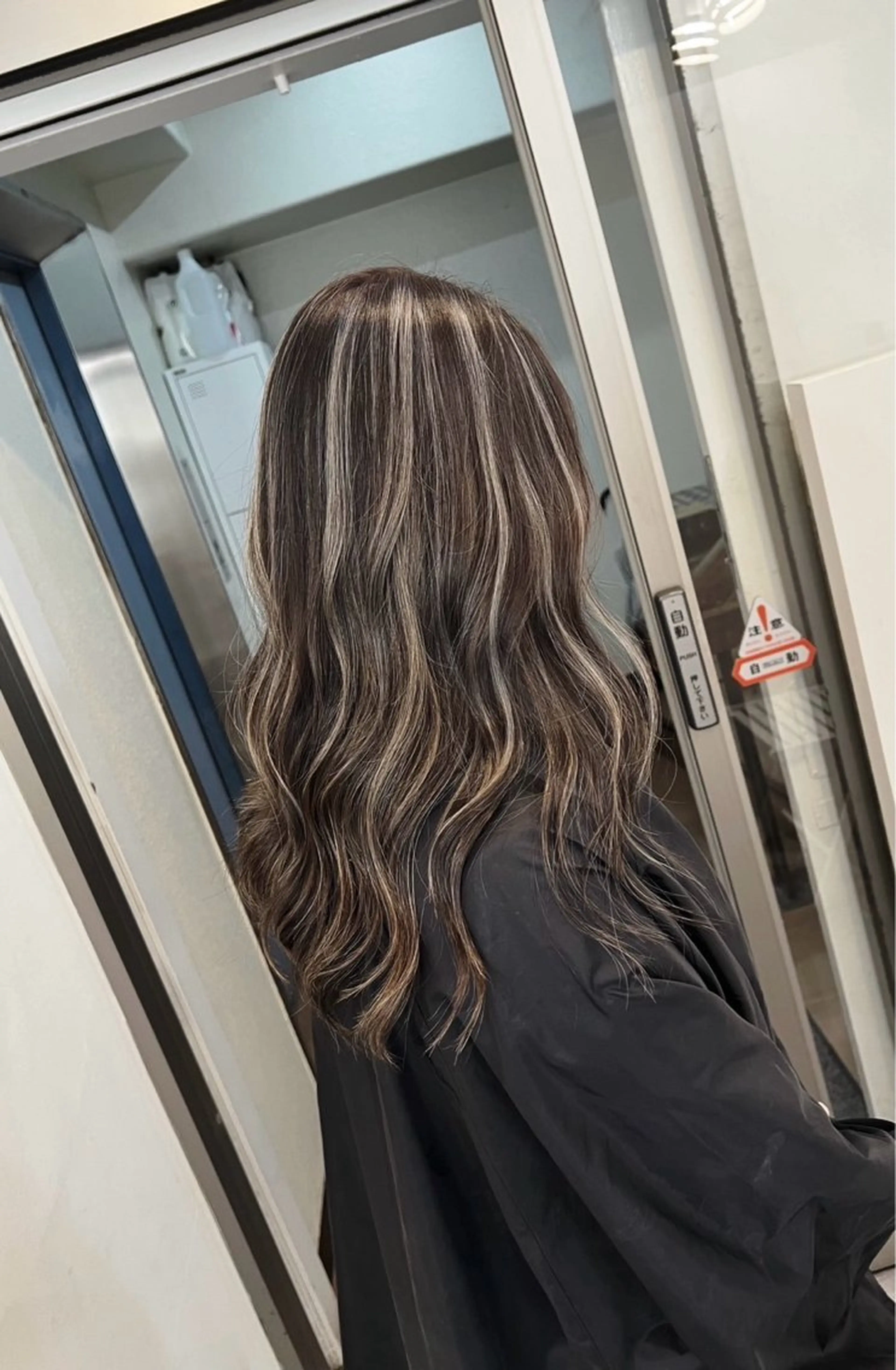 ロング カラー ダークグレー ダークグレージュ グレージュ ハイライトカラー ハイライト ヘアカラー トリートメント ROBIN所属・指名数No.1 /NAOYAのヘアスタイル