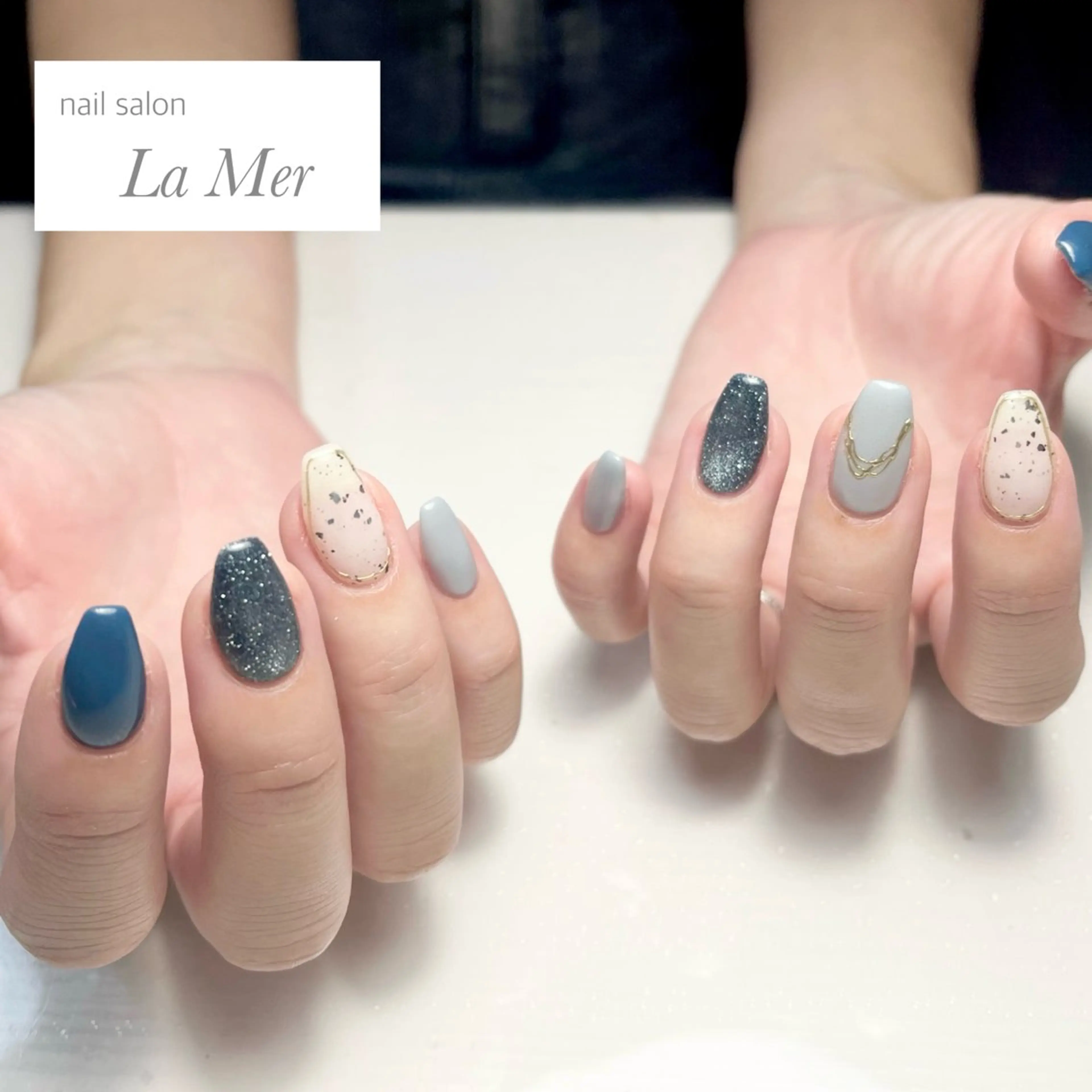 ネイル アニマル柄 ブルー カジュアル フラッシュネイル フラッシュマグ ハンドネイル nailsalon La Merのネイルデザイン