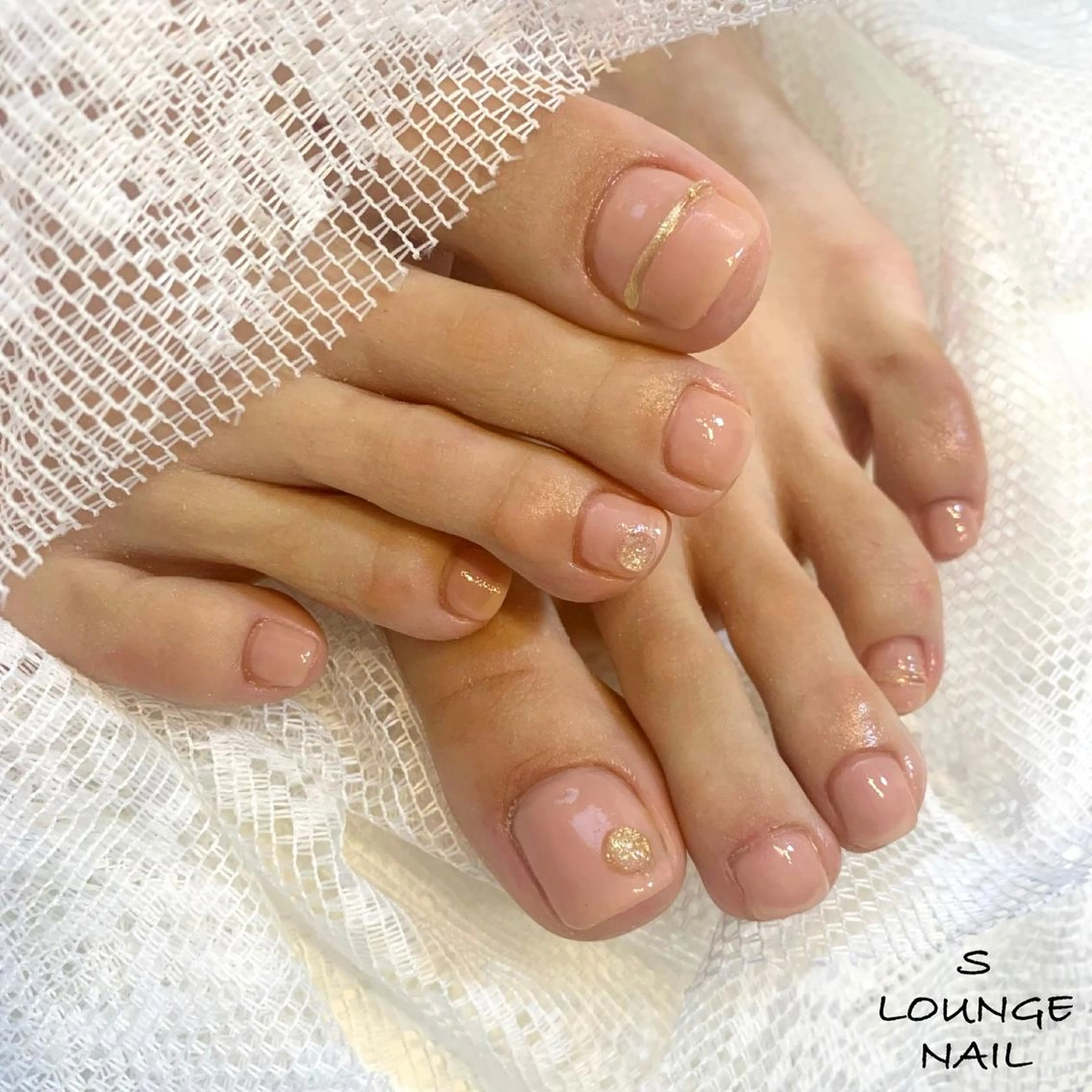 ネイル フットネイル ニュアンスネイル ハンドネイル フットネイル S LOUNGE NAIL所属・パーツたくさん🍓 SUMIのネイルデザイン