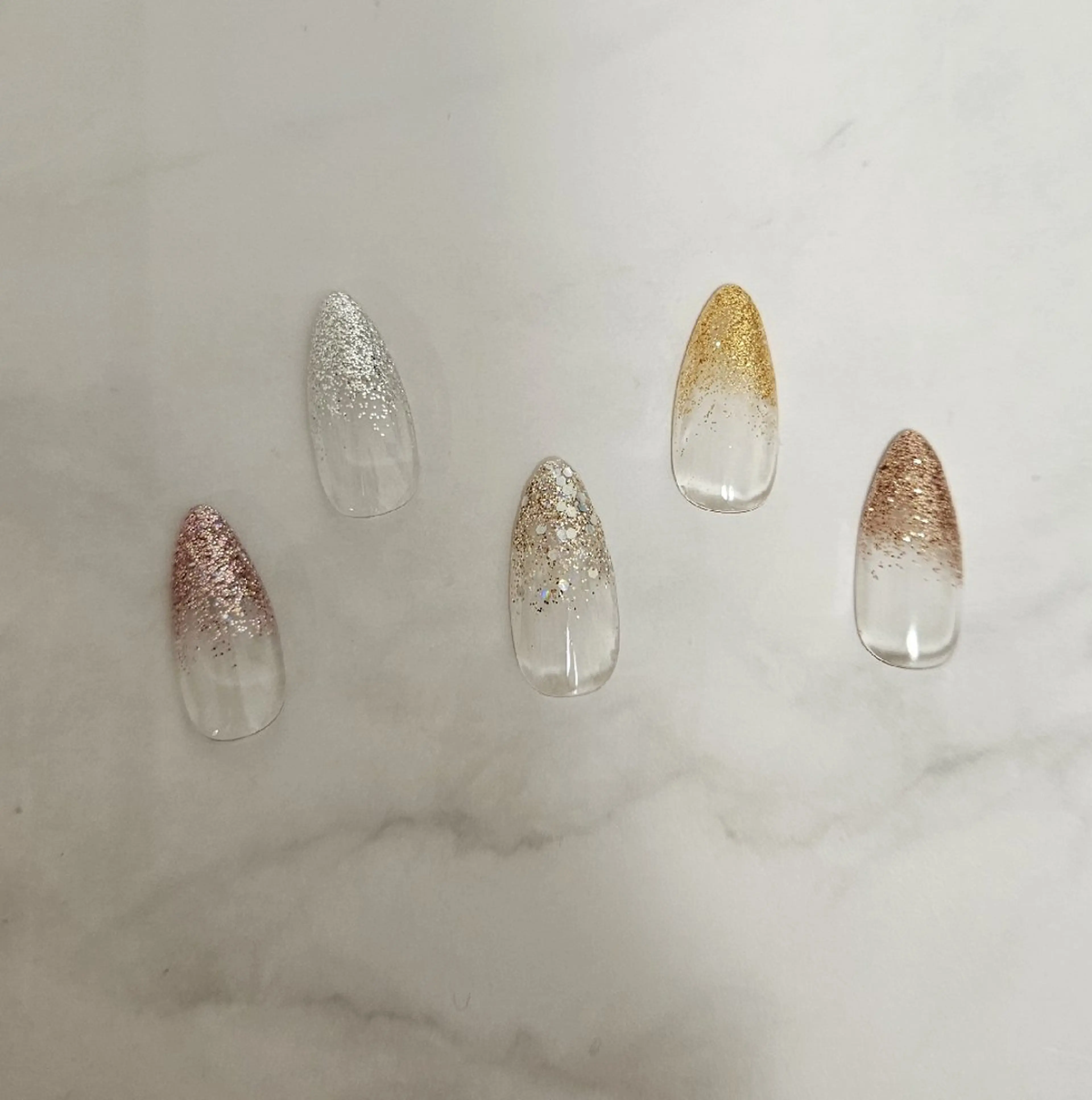 ネイル グラデーション ラメ(グリッター) ラメグラデーション ハンドネイル 🌼 永山瑞穂のネイルデザイン