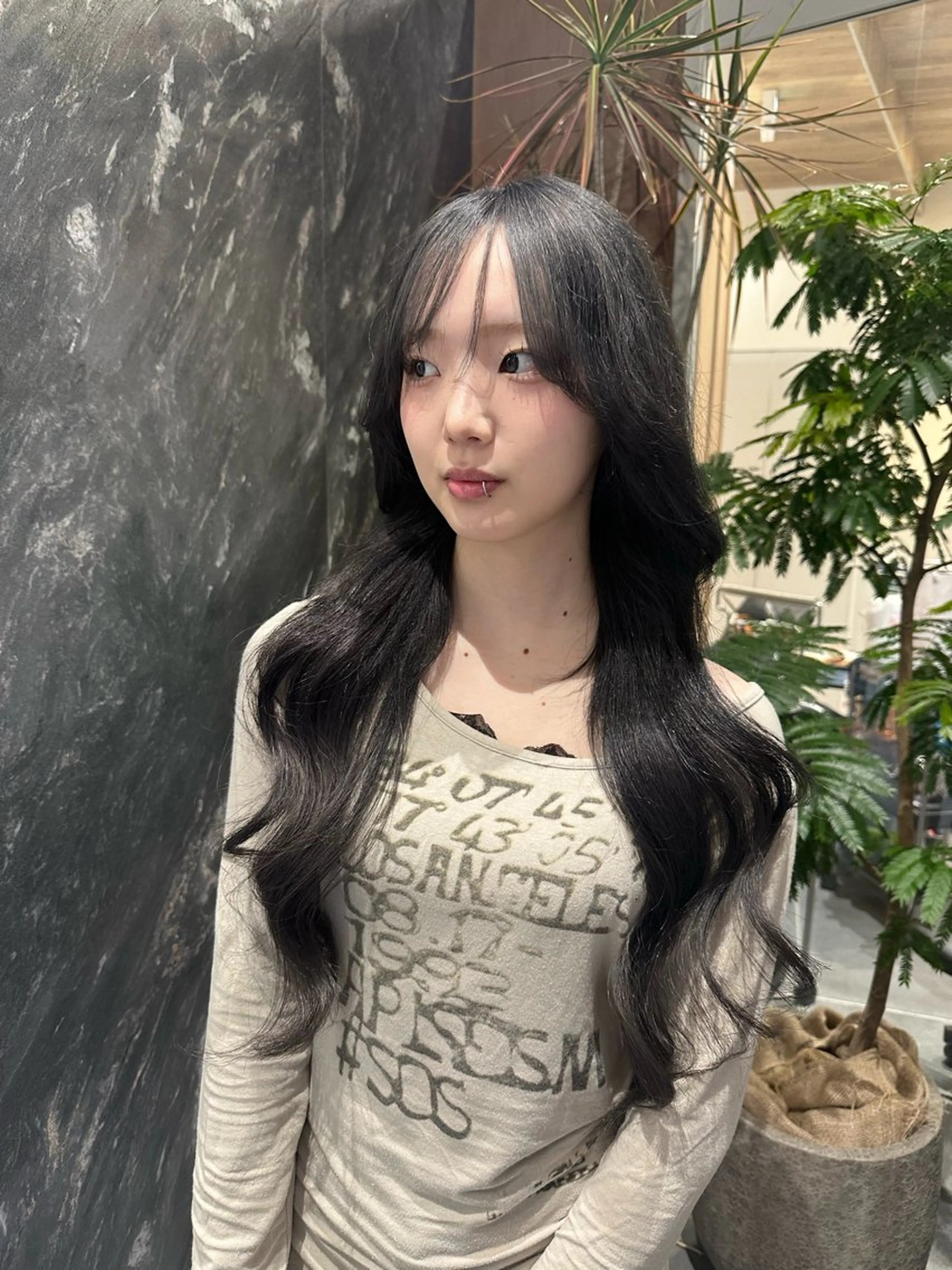 ロング カラー ブリーチ ケアブリーチ ダークグレー ダブルカラー ハイトーンカラー ヘアカラー トリートメント salowin原宿iori所属・💋ハイトーンデザイ ンヘア💋A'nyuのヘアスタイル