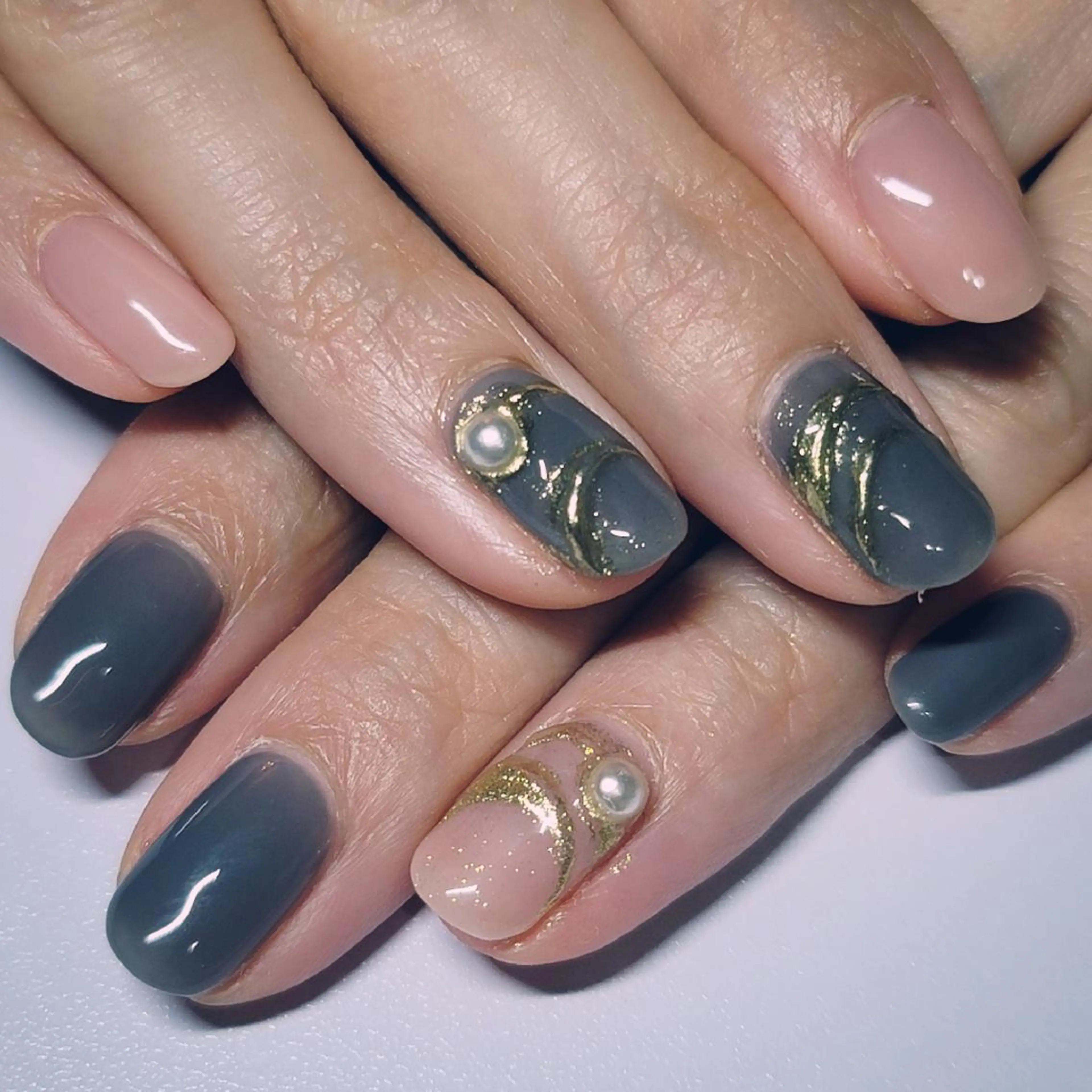 ネイル ゴールド ピンク ピンクベージュ ホワイト ハンドネイル よしだ ひろきのネイルデザイン