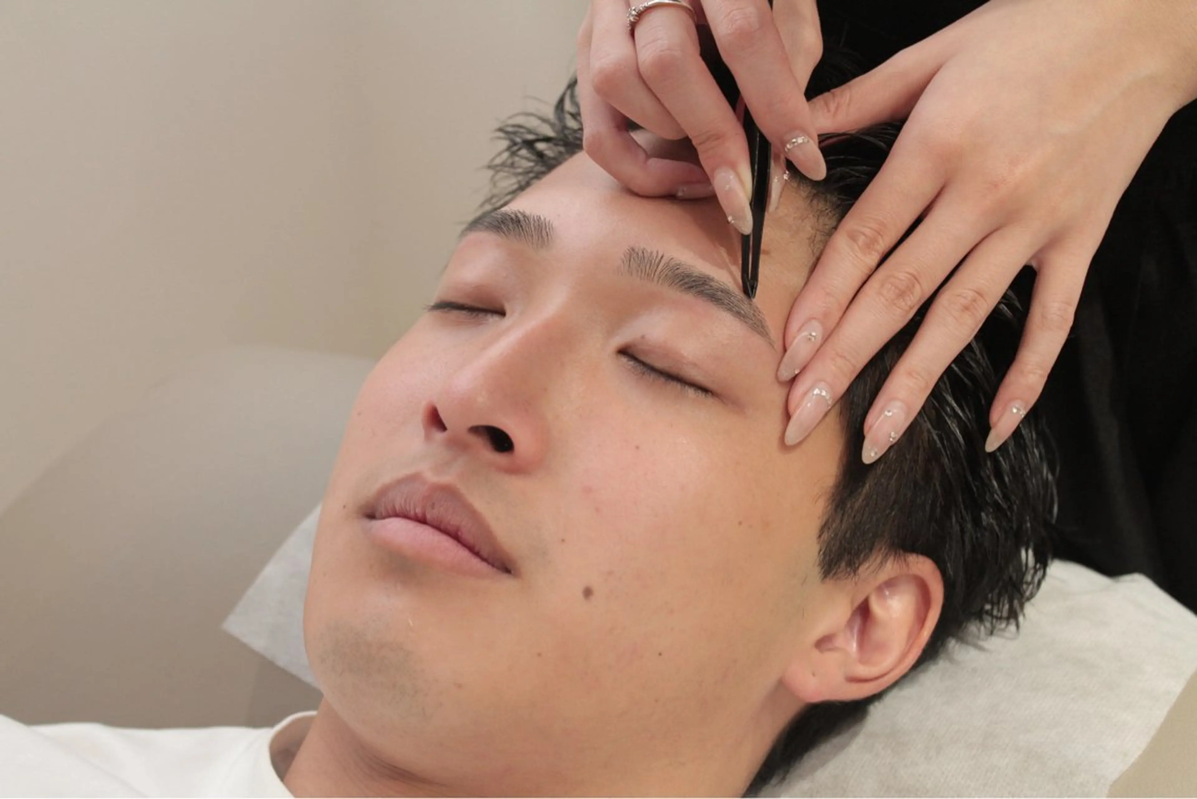 【メンズモデル募集】メンズ眉毛Waxスタイリング¥5,500→¥0！の写真