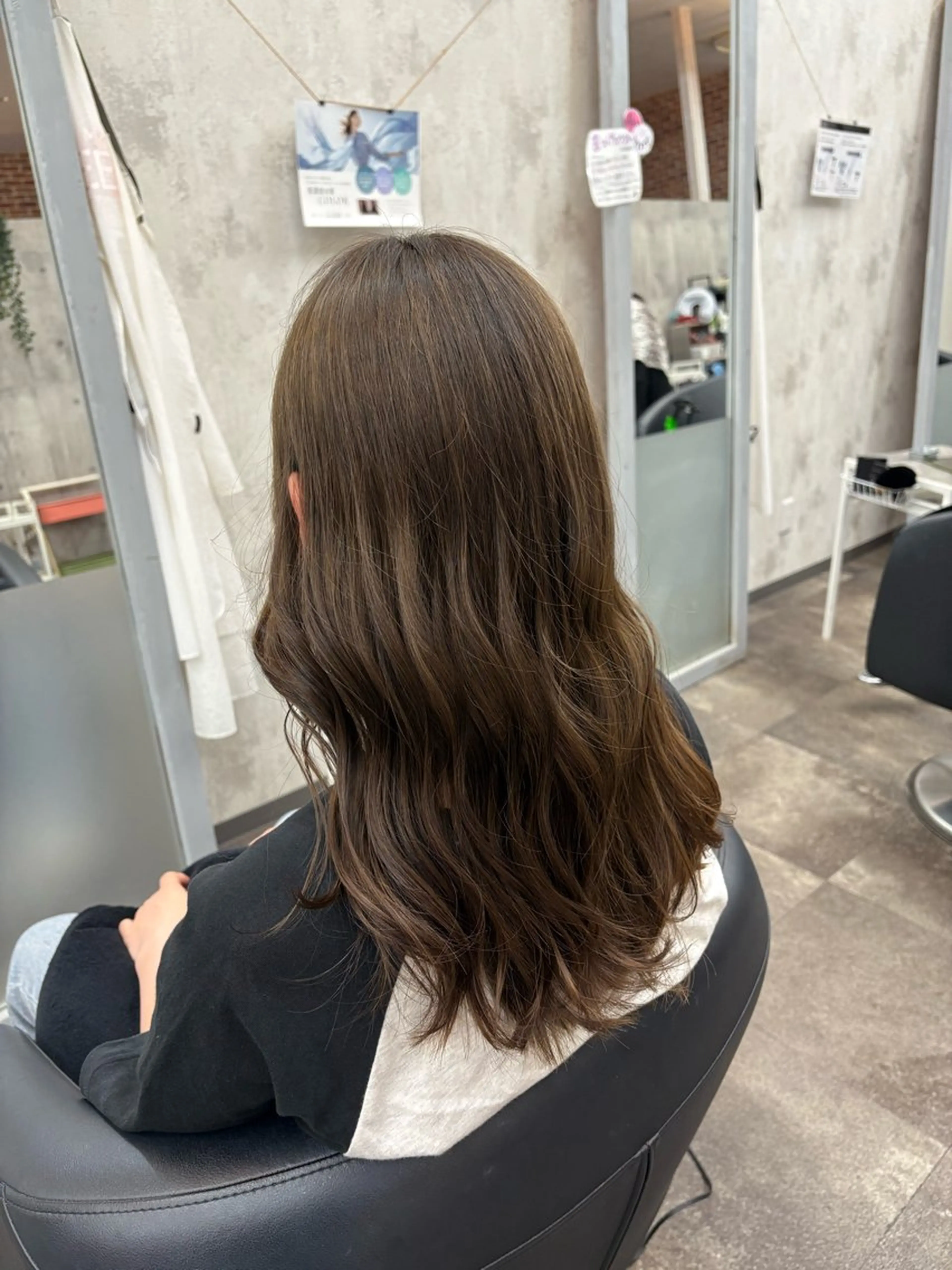 ロング カラー ベージュカラー ブリーチ 透明感カラー ヘアカラー トリートメント 藤田 麗安のヘアスタイル