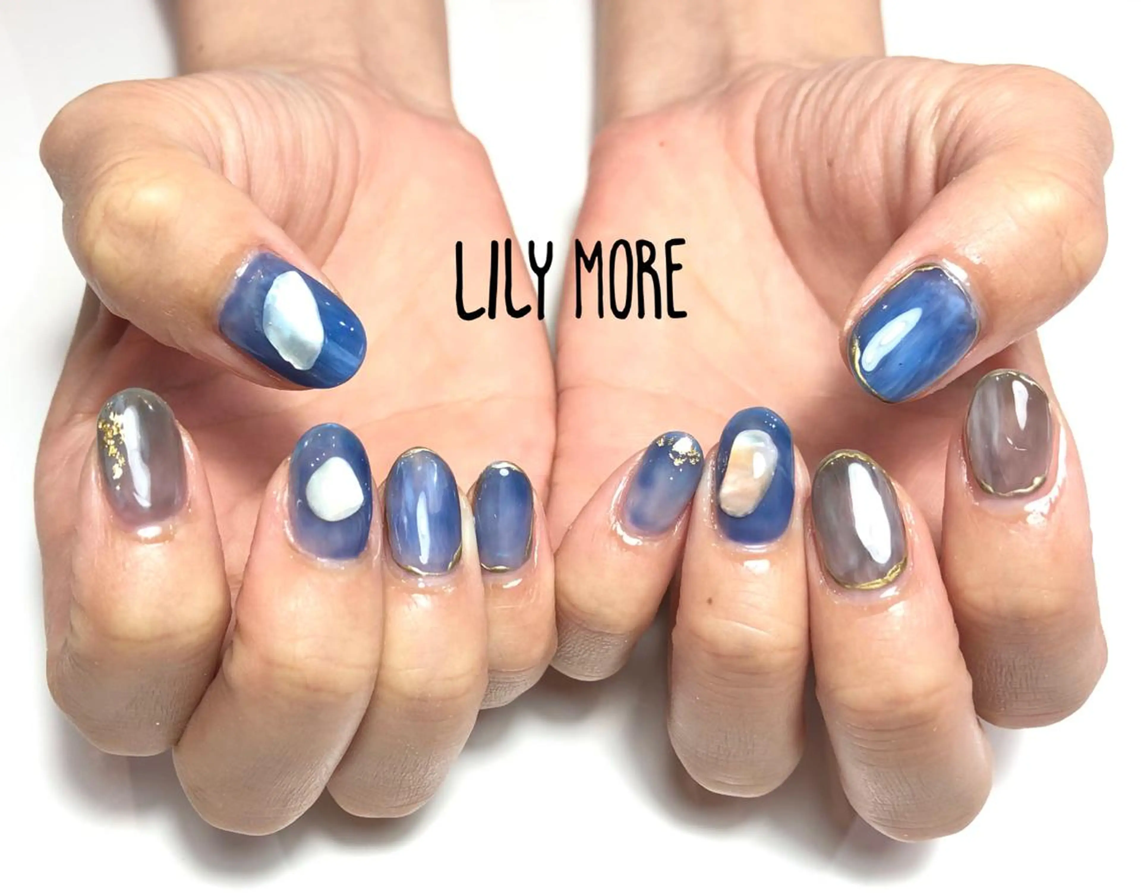 ネイル ネイビー ニュアンスネイル Lily closetのネイルデザイン