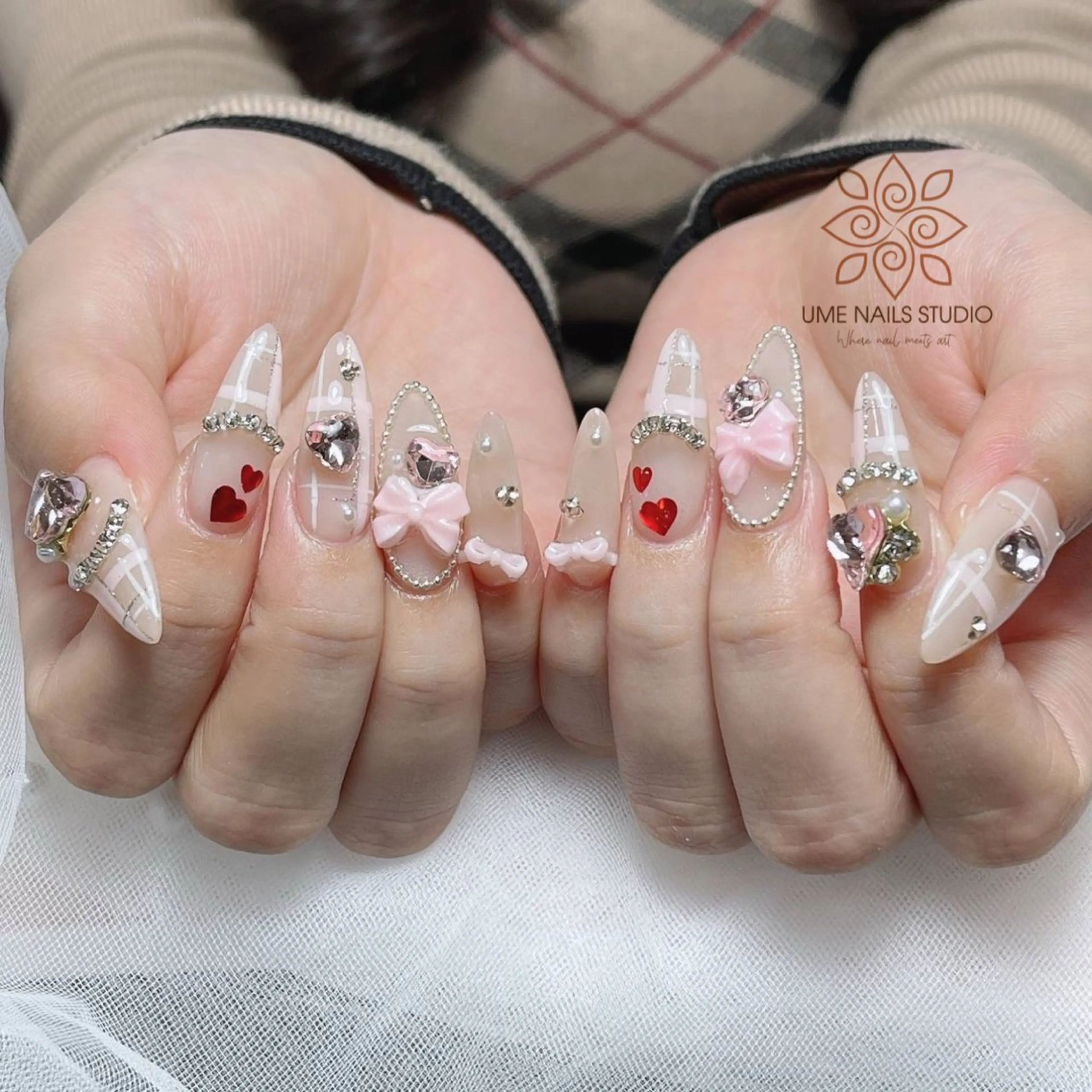 ネイル チークネイル クリアネイル ガーリー キラキラネイル 韓国ネイル Ume Nail Studioのネイルデザイン