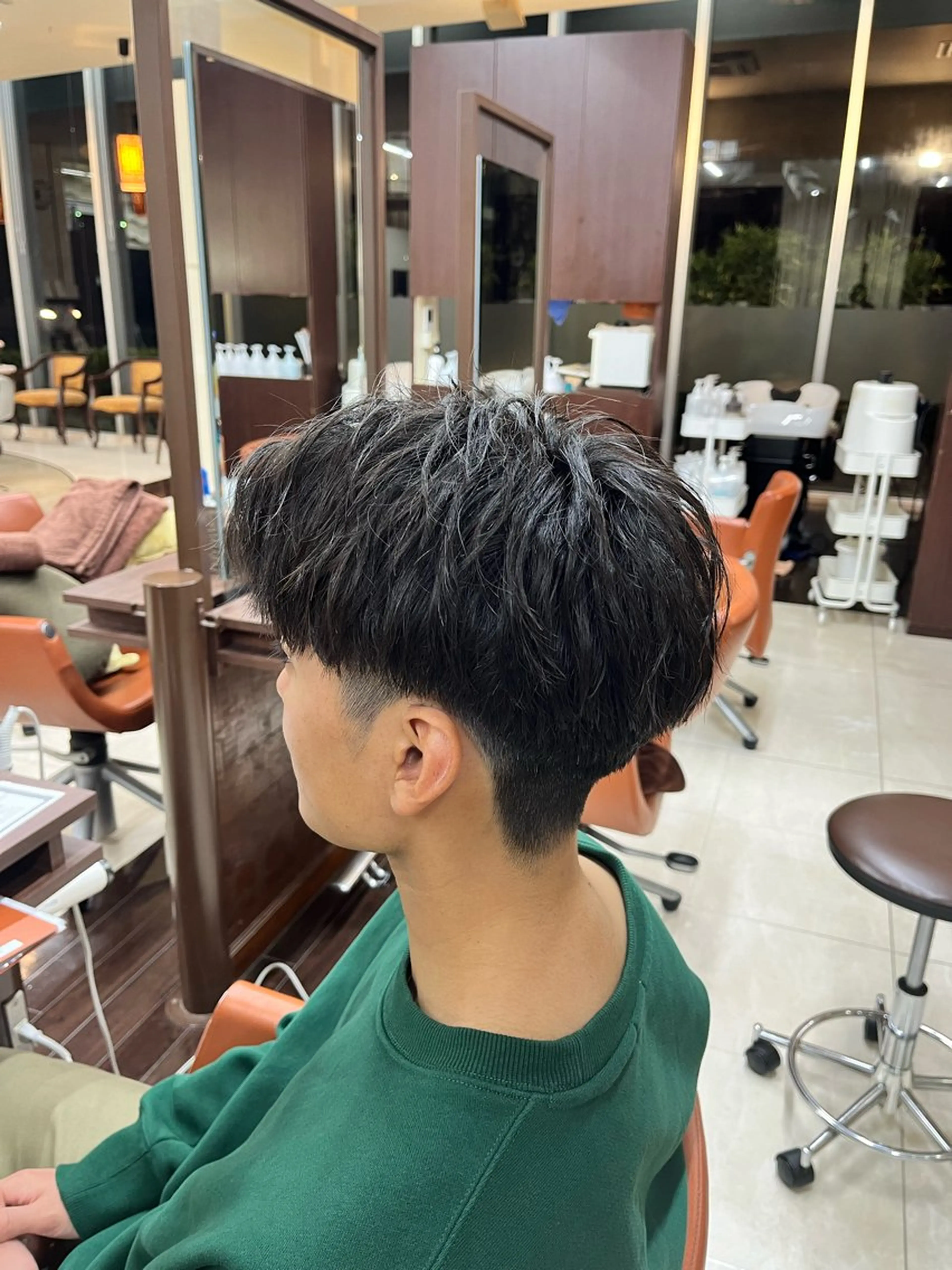 ショート メンズ センターパート 刈り上げ ショートヘア AROH  men's cut&men's perm 船橋店所属・🧊メンズ特化🧊 高木航希のヘアスタイル