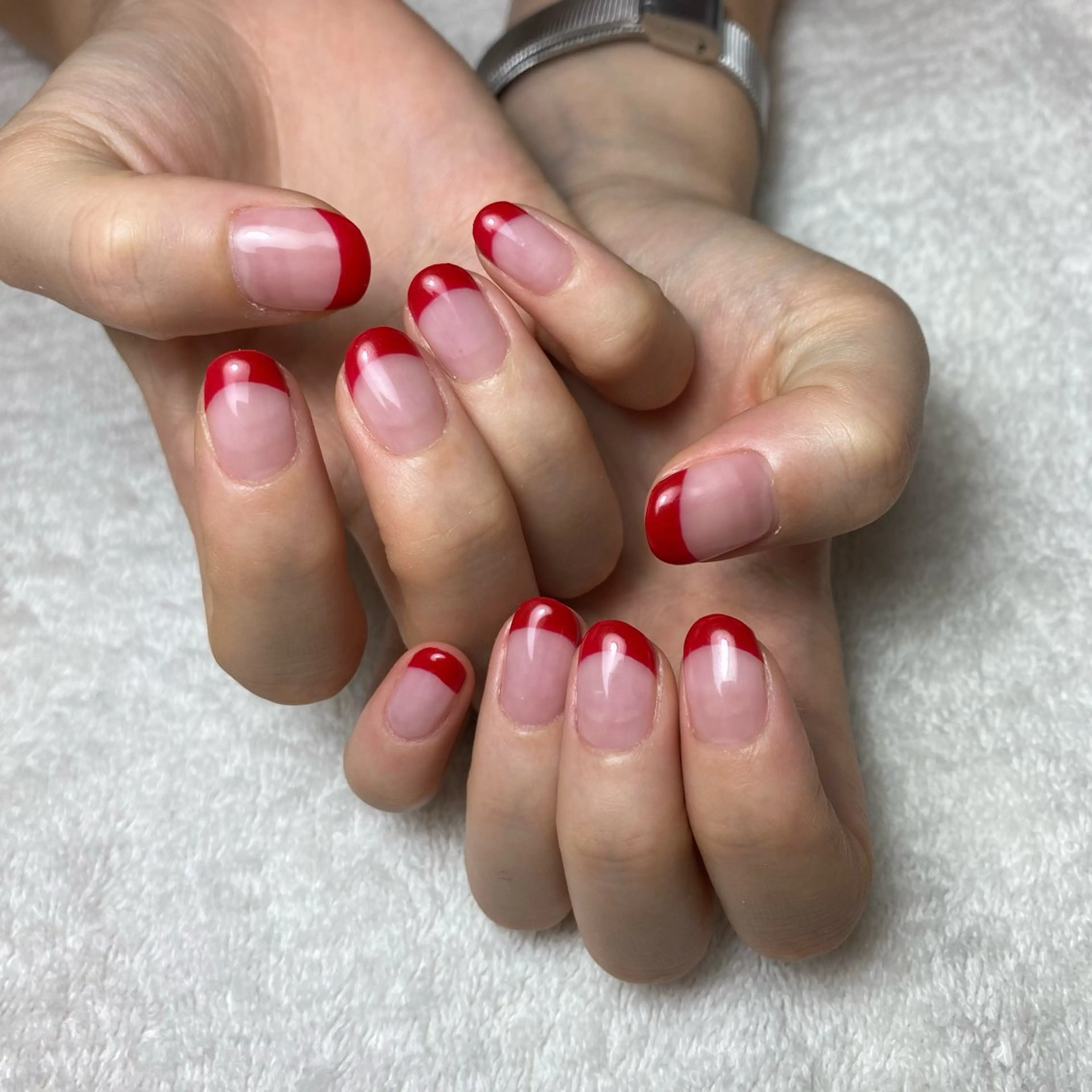 ネイル フレンチネイル 赤色 ハンドネイル COCO+所属・COCO +のエステ・リラクイメージ