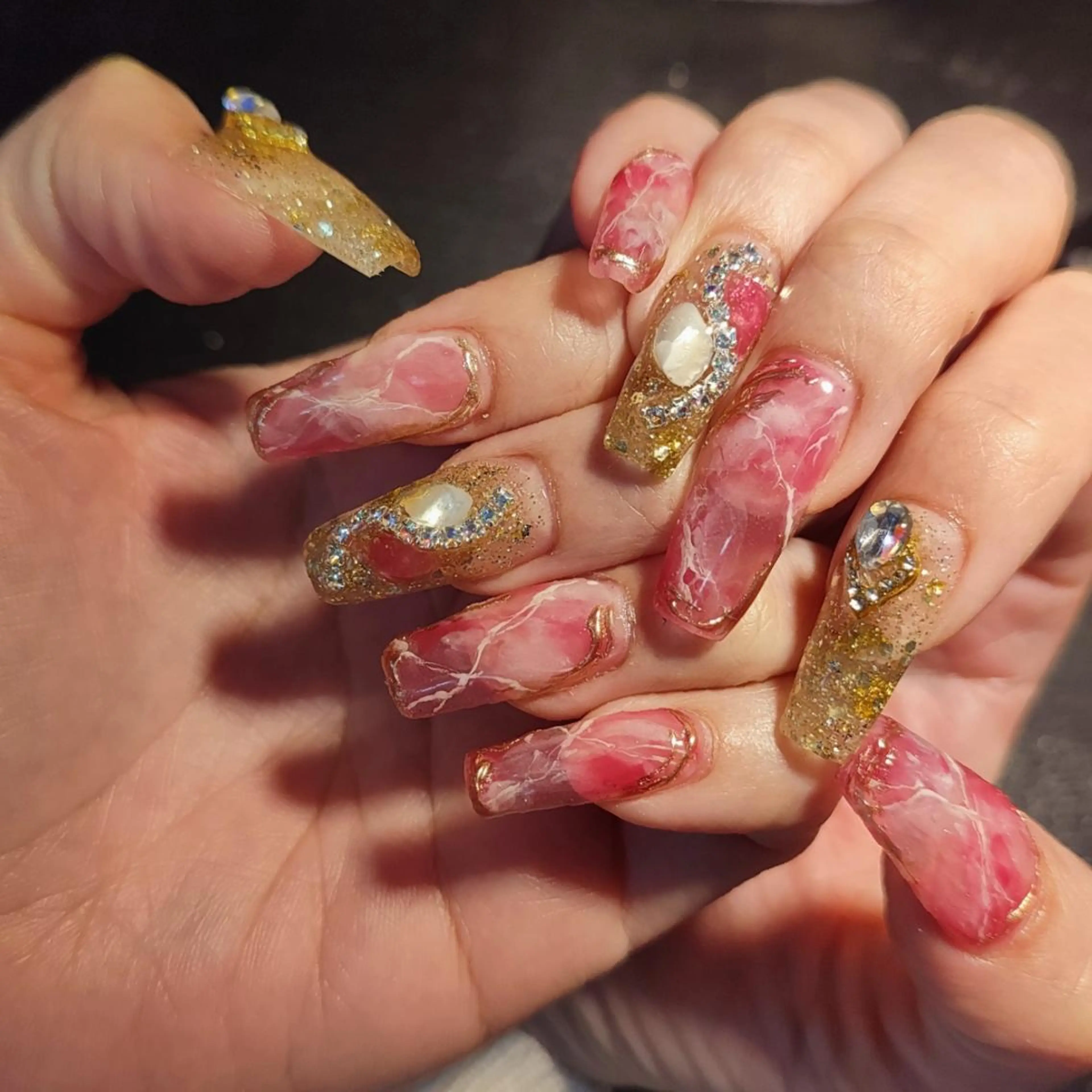 ネイル ハンドネイル RUNWAY 　　の眉毛・アイブロウイメージ