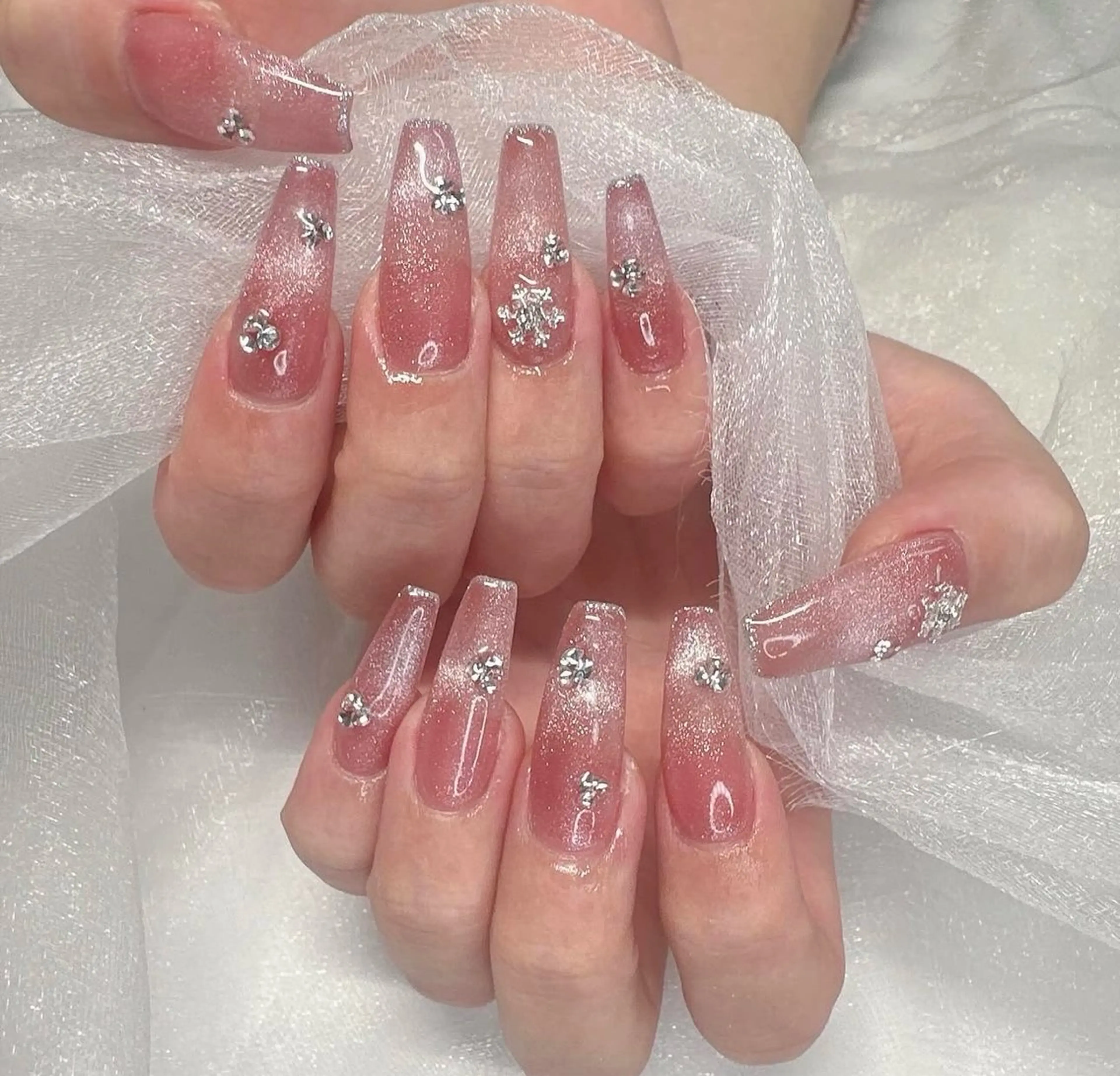 ネイル グラデーション キラキラネイル ワンカラーネイル 冬ネイル Jenn Nail Salonのネイルデザイン