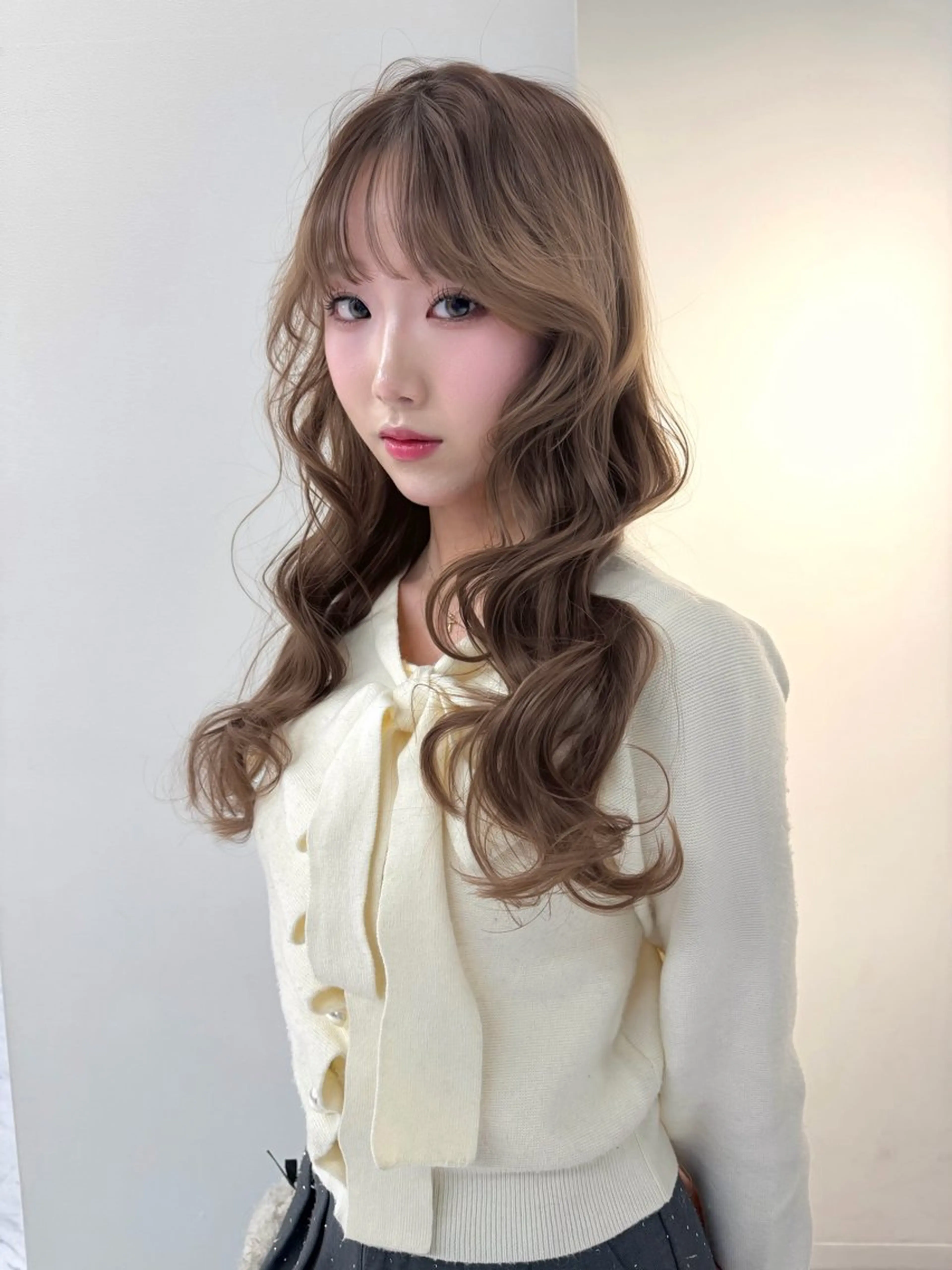 ロング カラー ベージュカラー ブリーチ ケアブリーチ デザインカラー ダブルカラー カット ヘアカラー トリートメント TATSUブリーチ/ ミルクティーベージュのヘアスタイル