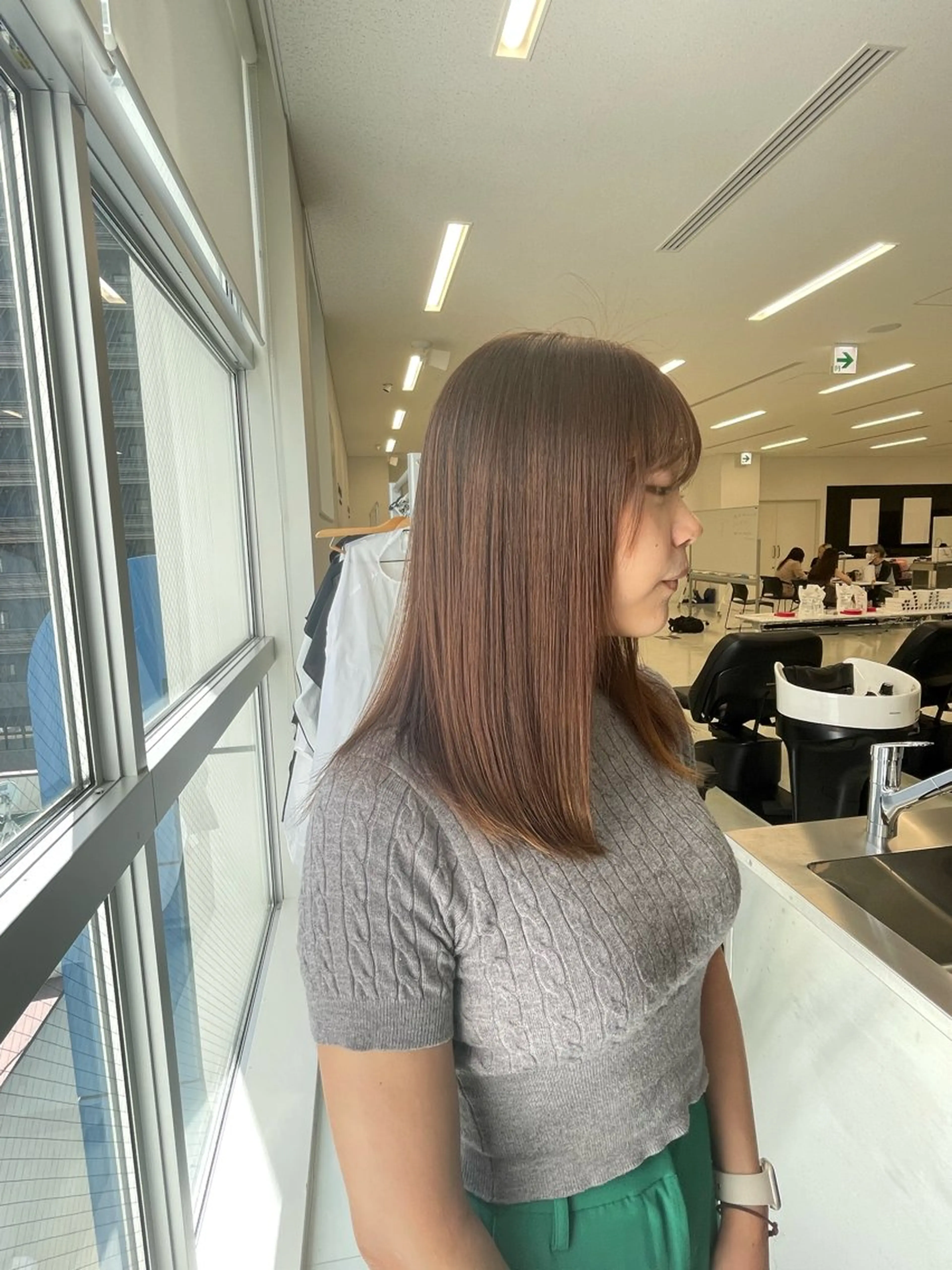 セミロング カラー 斧 海音のヘアスタイル