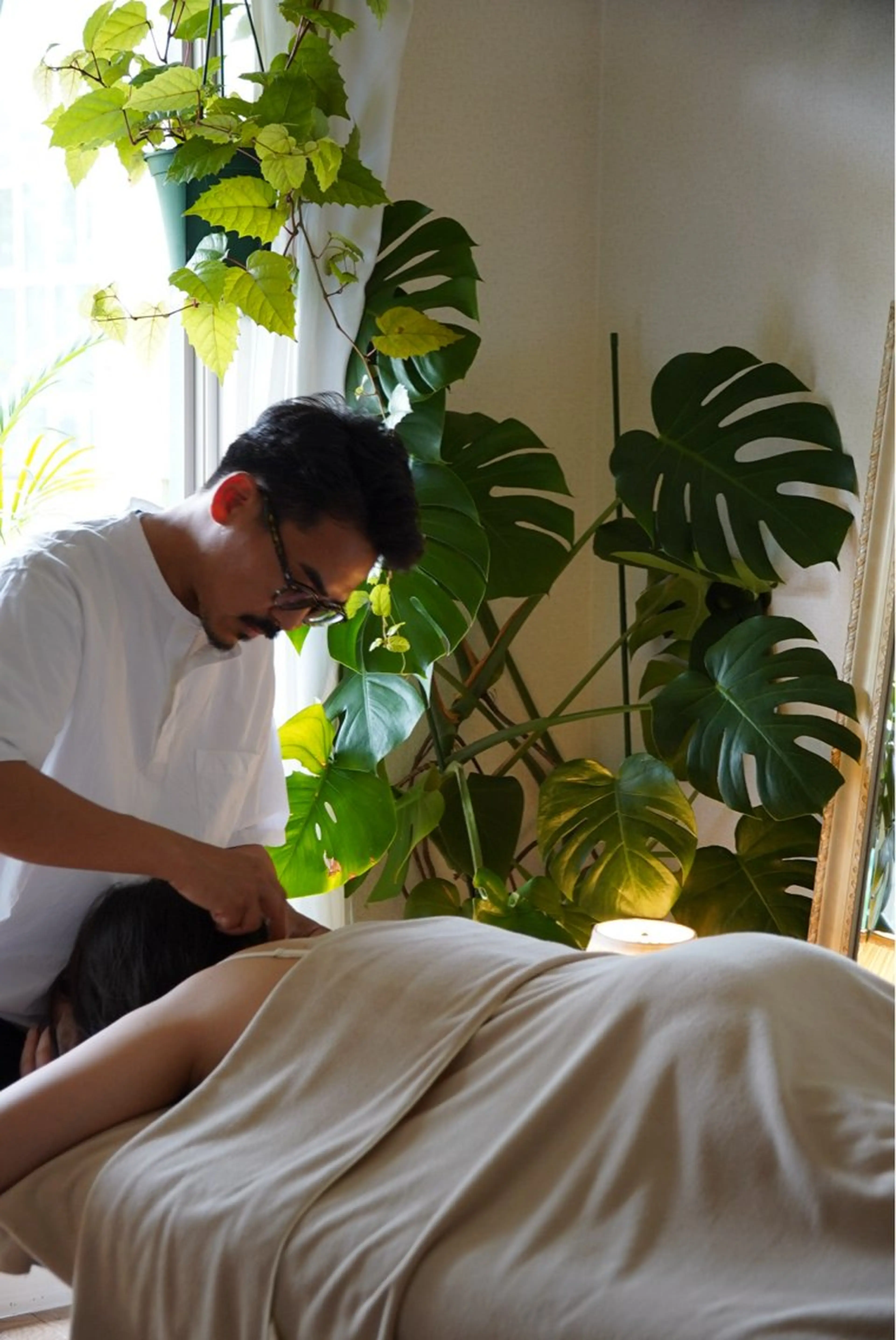 鍼灸施術(肩凝り、腰痛)の写真