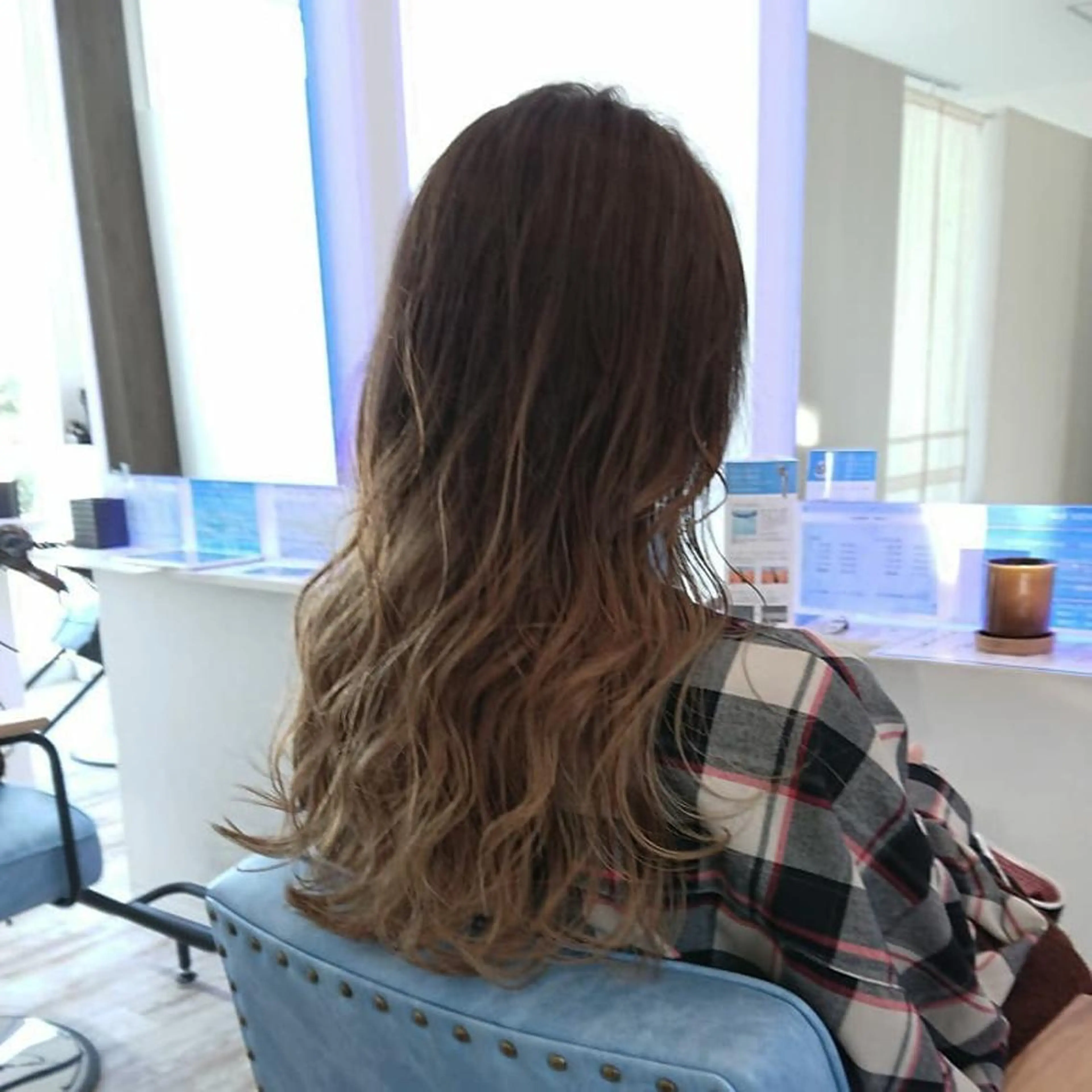 ロング カラー グラデーションカラー 小林 伸行のヘアスタイル