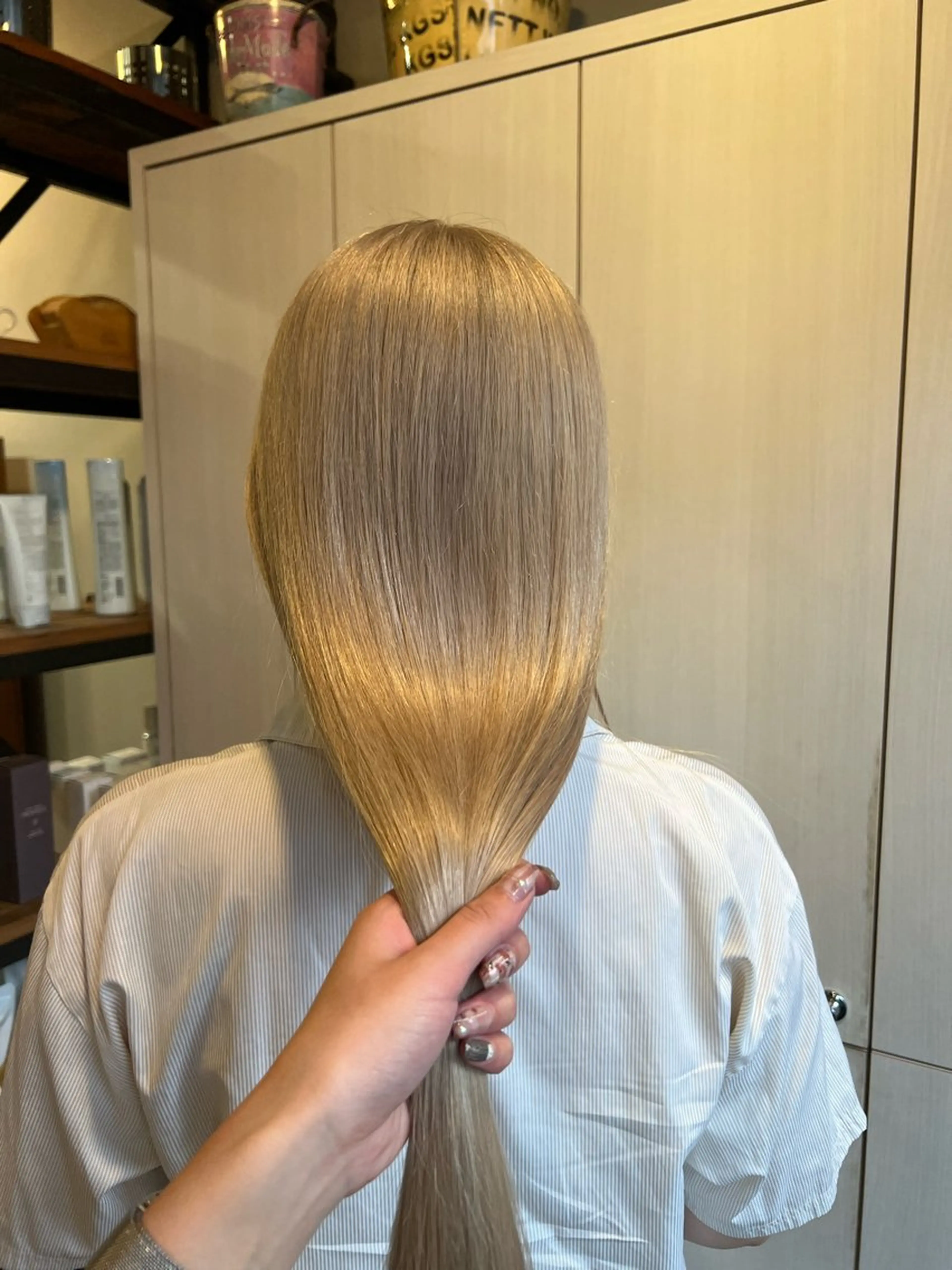 ロング カラー ベージュカラー ブリーチ ホワイトベージュ ヘアカラー きむら なみか🪐のヘアスタイル