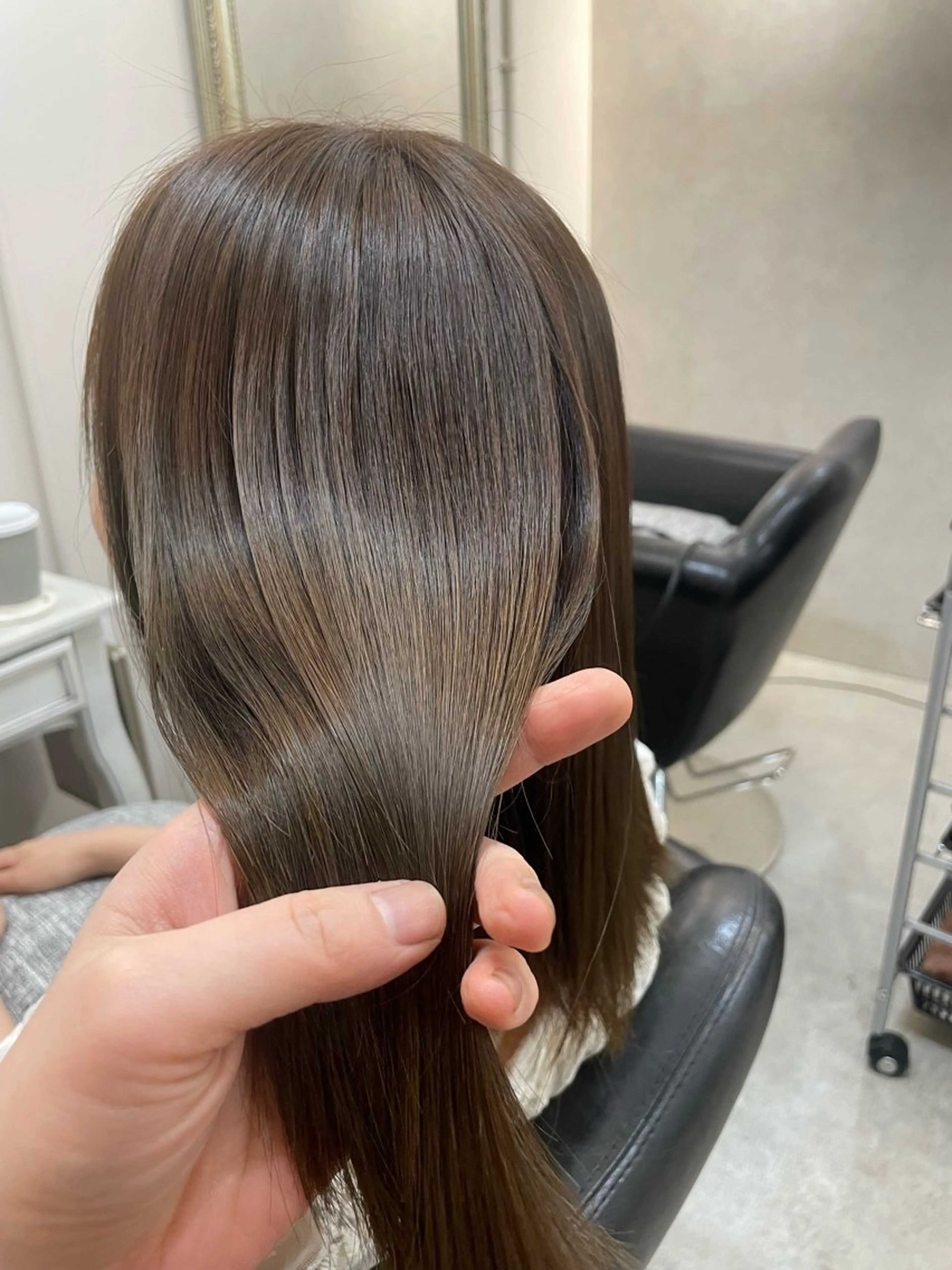 カラー ベージュカラー ブリーチ ブリーチなしカラー オリーブベージュ 白髪ぼかし 👒堀江・ヨンスクのヘアスタイル