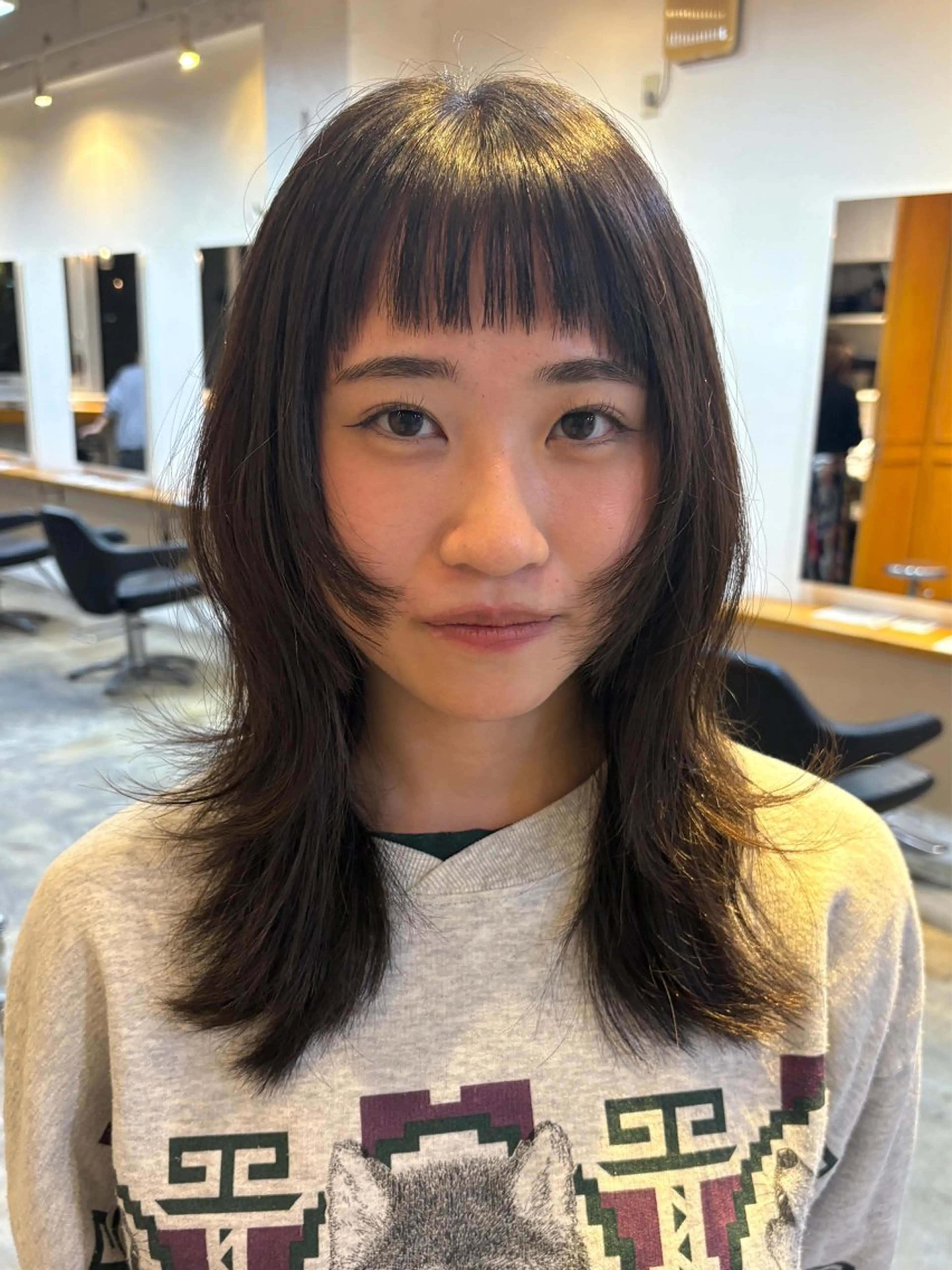 ミディアム カラー カット ヘアカラー トリートメント RIN／韓国ヘア レイヤーカットのヘアスタイル