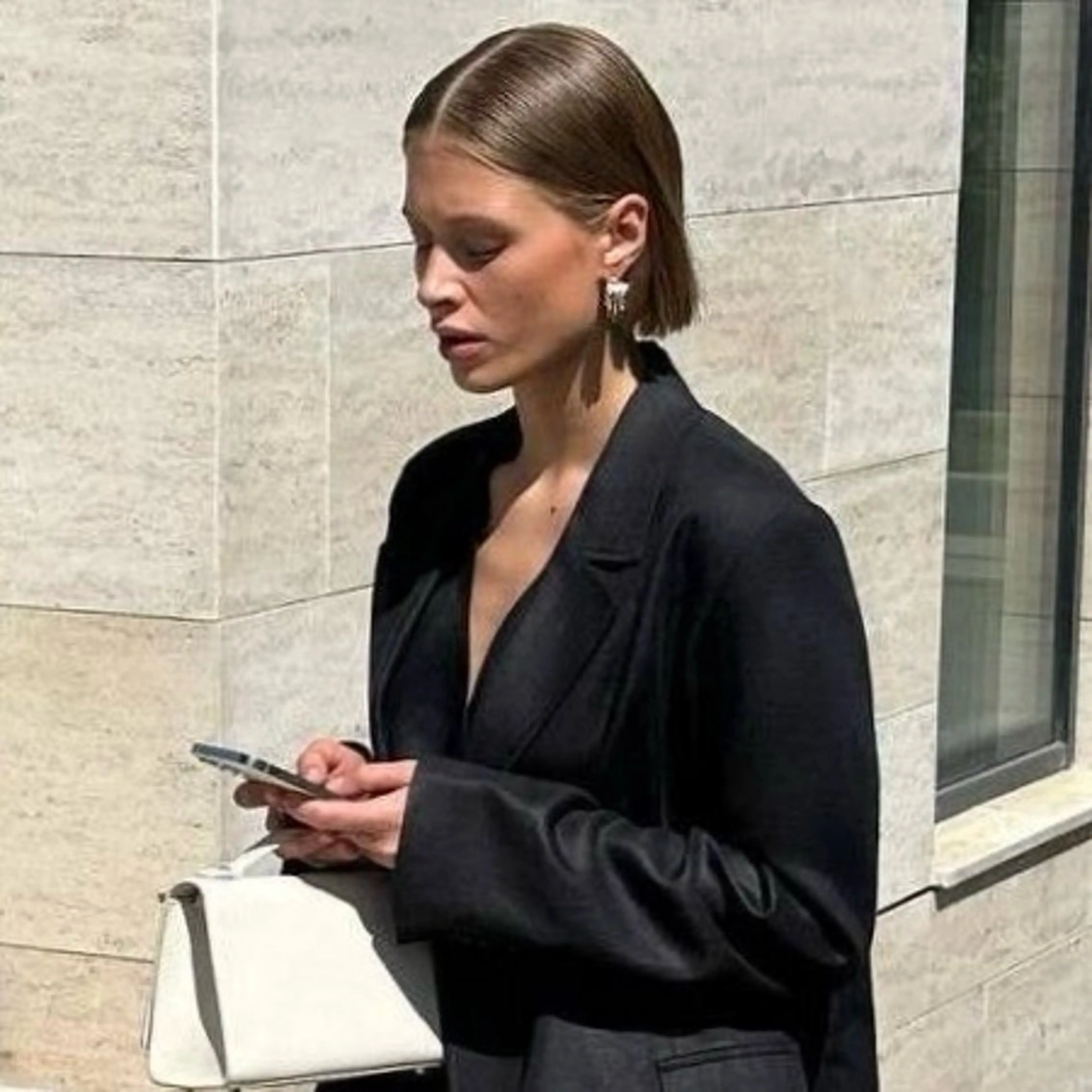 ミディアム カラー ベージュカラー 透明感カラー ハイトーンカラー ボブ 顔まわりレイヤー nonoka オリーブ/グレージュのヘアスタイル