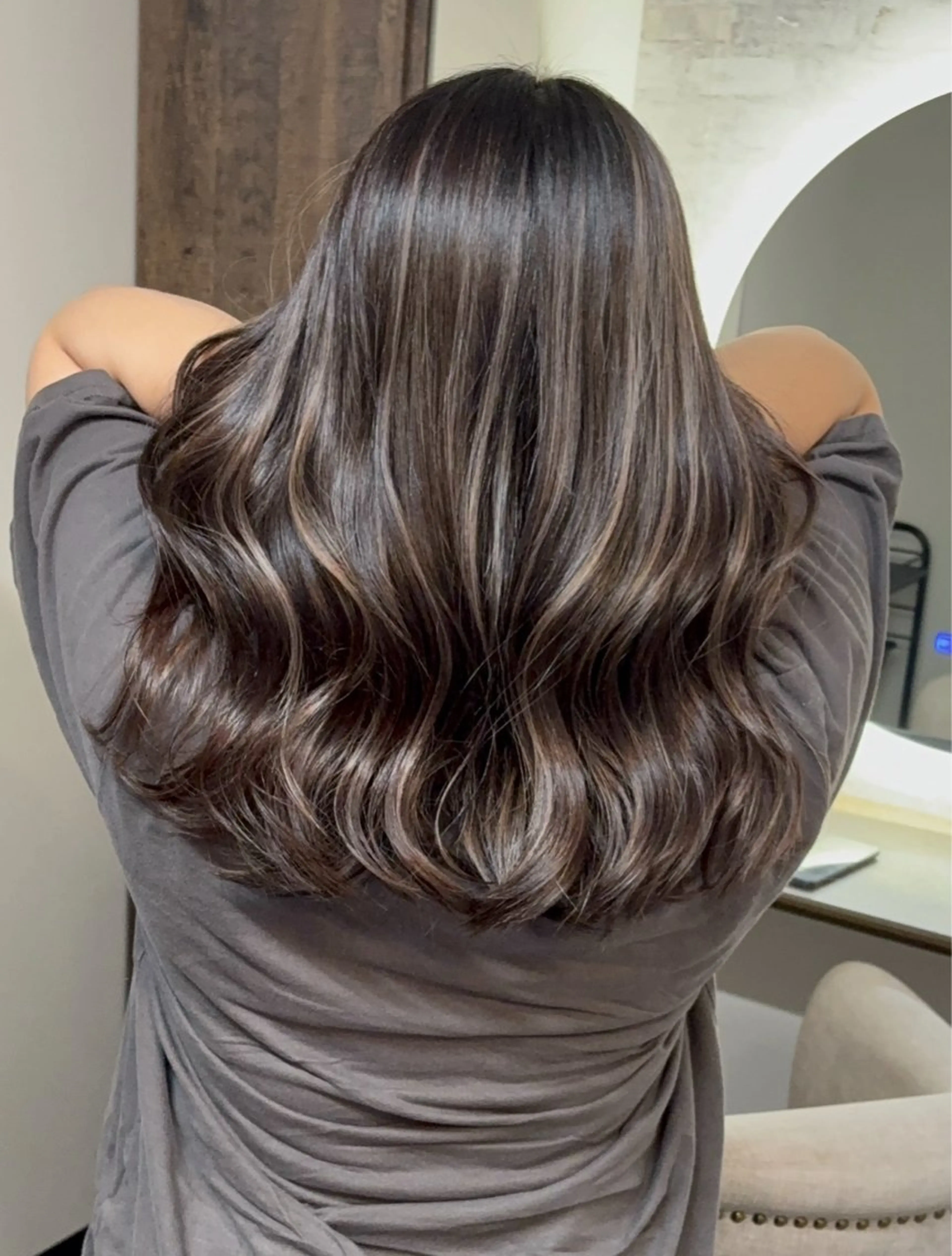 ロング カラー ヘアカラー ハイライト、レイヤー カット/西梅田/中西のヘアスタイル